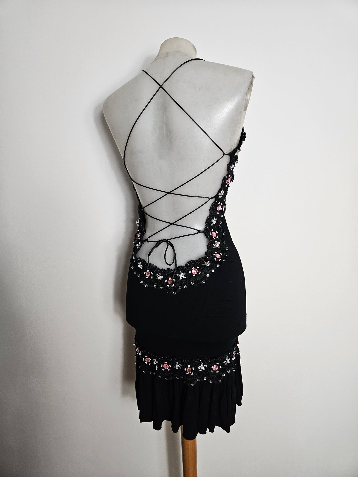 Robe dos nu brodé de perles