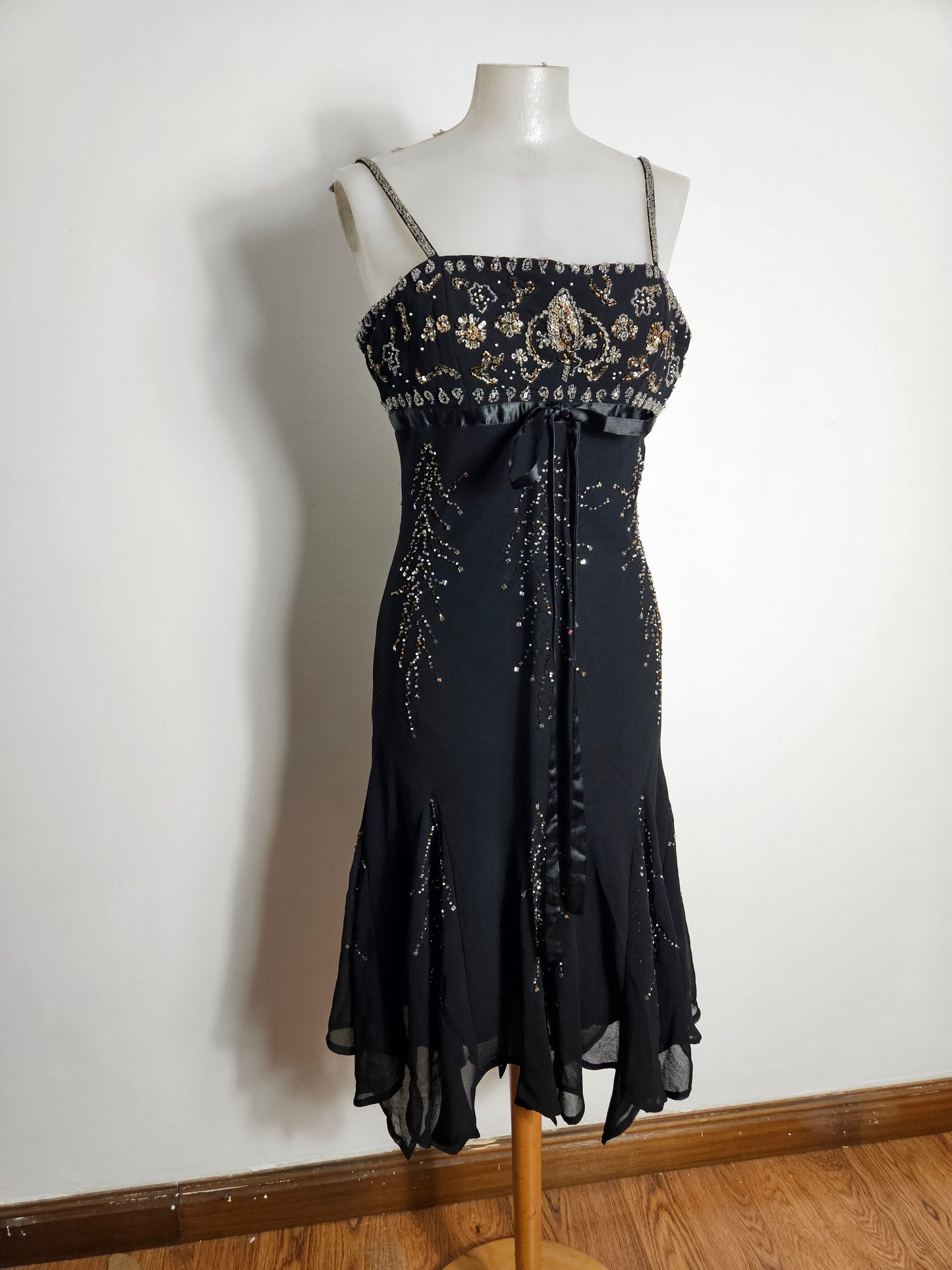 Vestido de gasa negro bordado