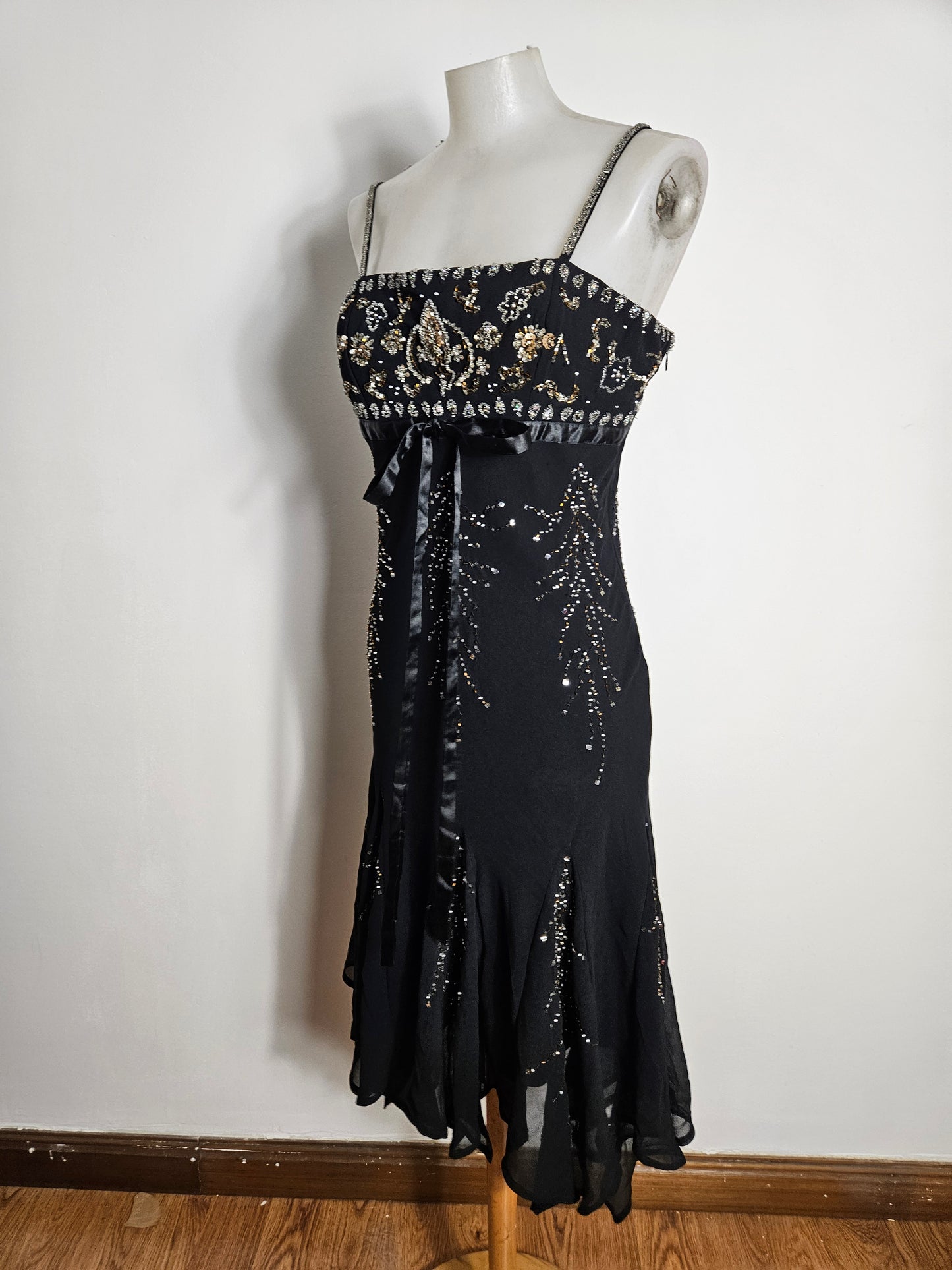 Vestido de gasa negro bordado