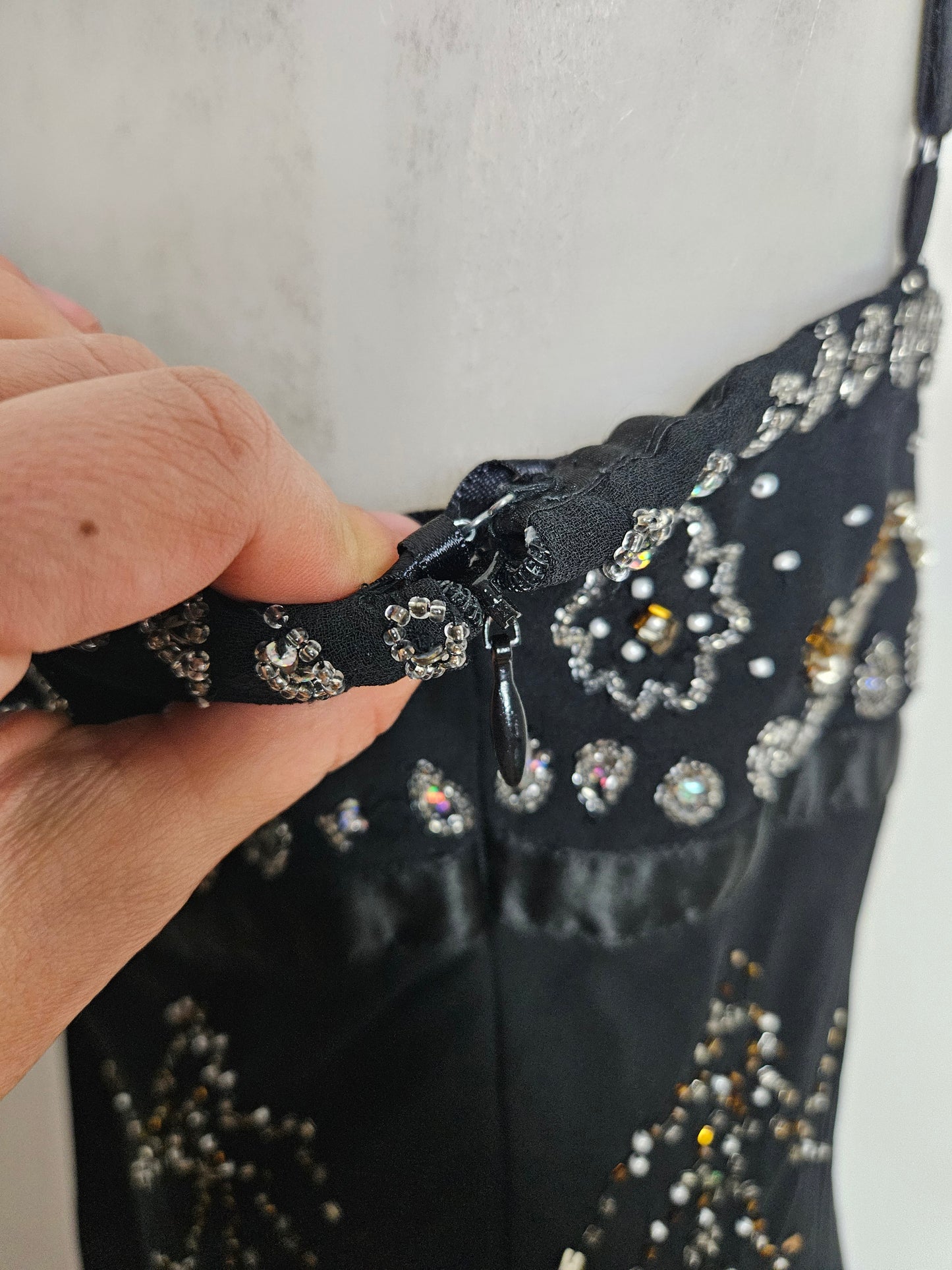 Vestido de gasa negro bordado