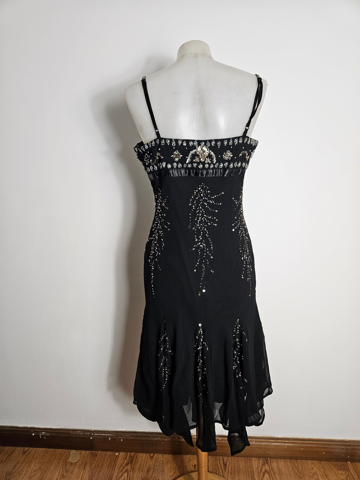 Vestido de gasa negro bordado