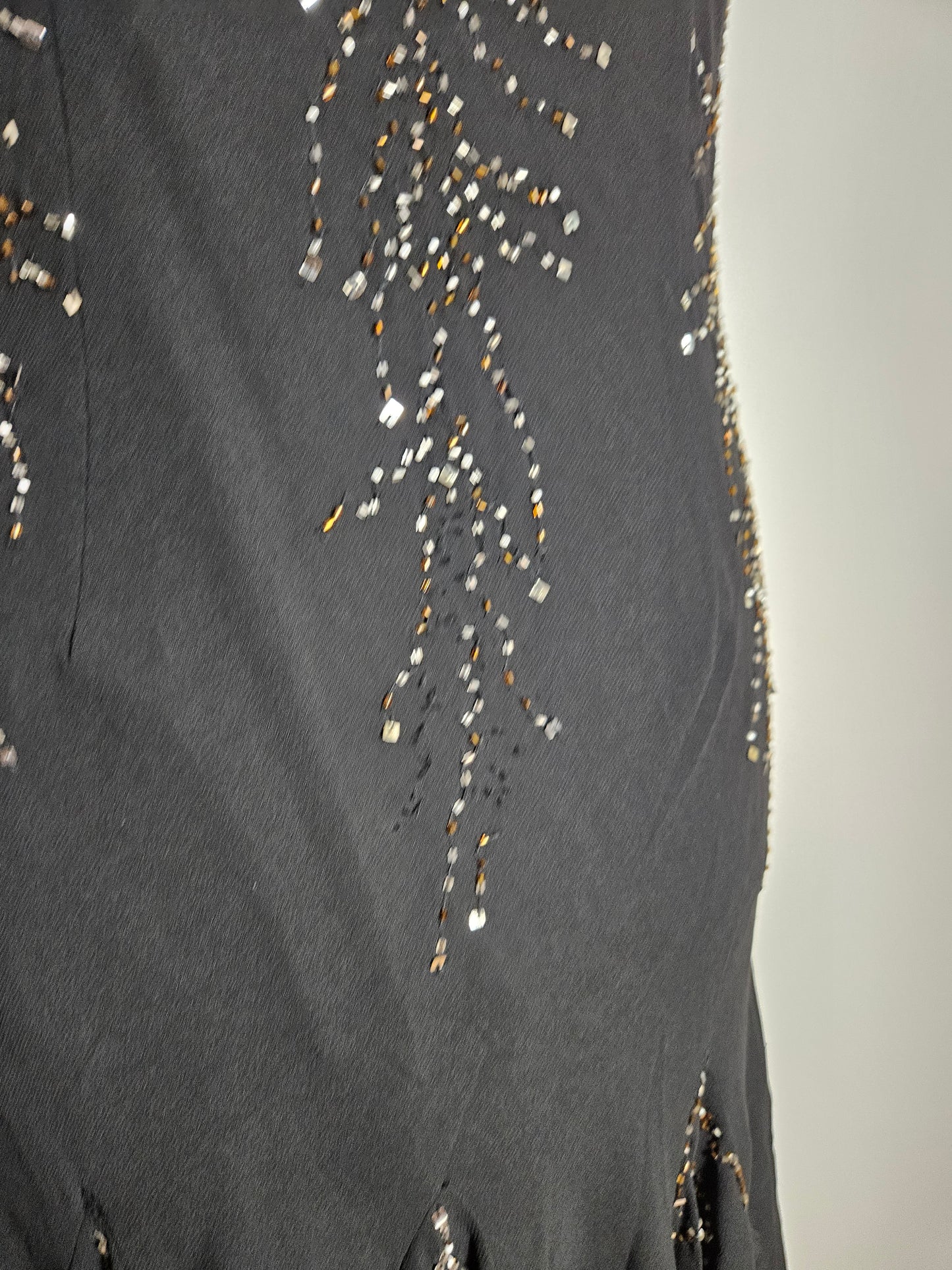 Vestido de gasa negro bordado