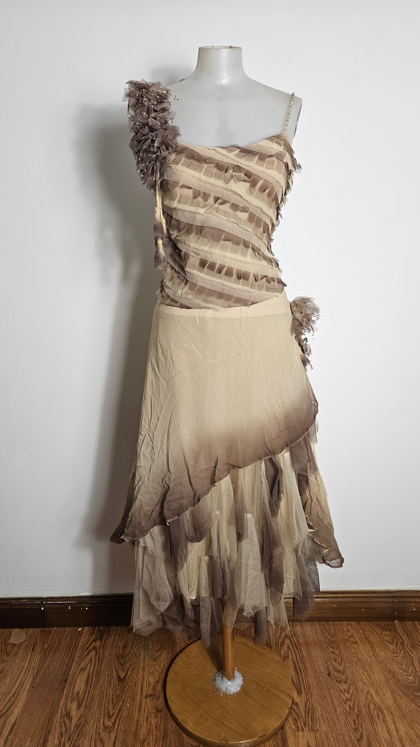 Ensemble à volants tons beige et marron