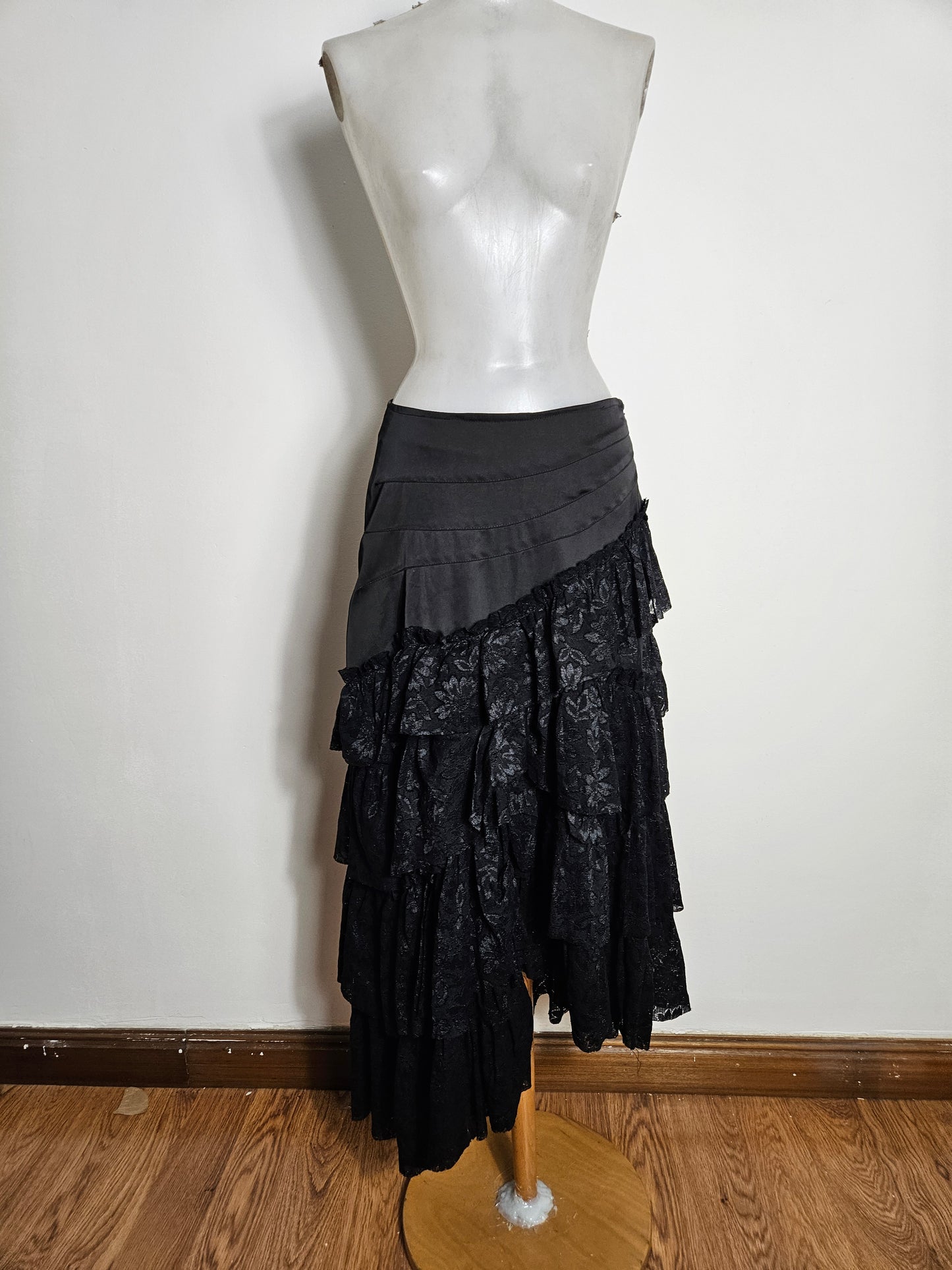 Conjunto negro con detalles de encaje