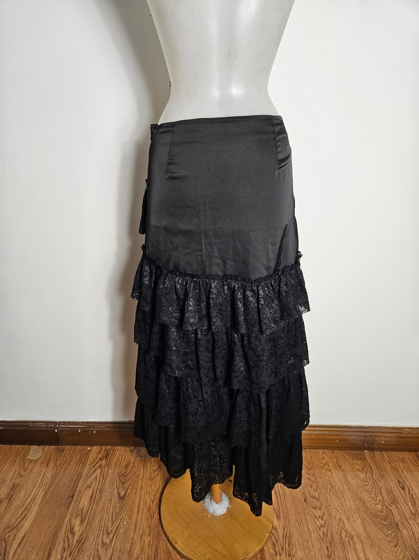 Conjunto negro con detalles de encaje