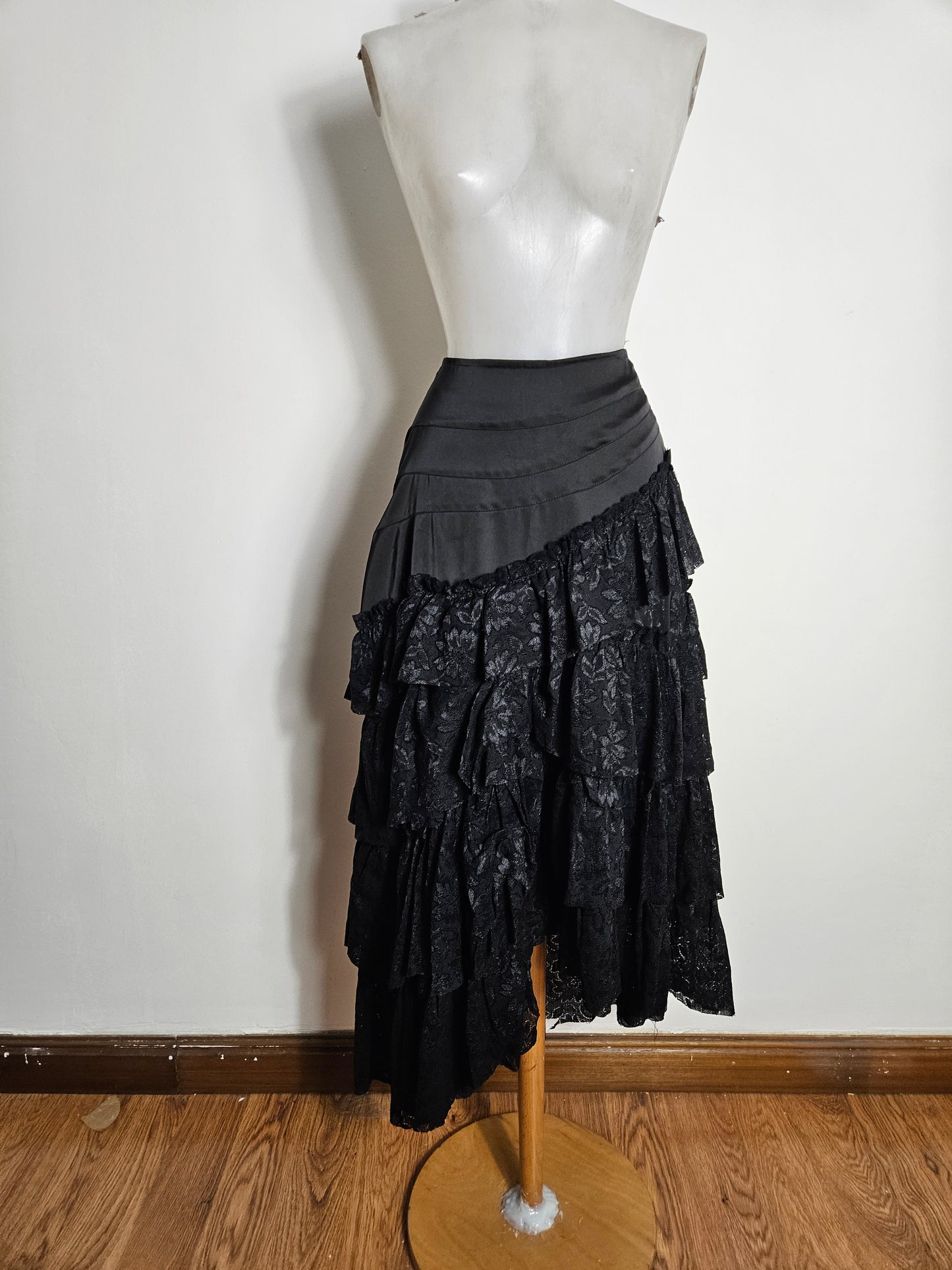 Conjunto negro con detalles de encaje