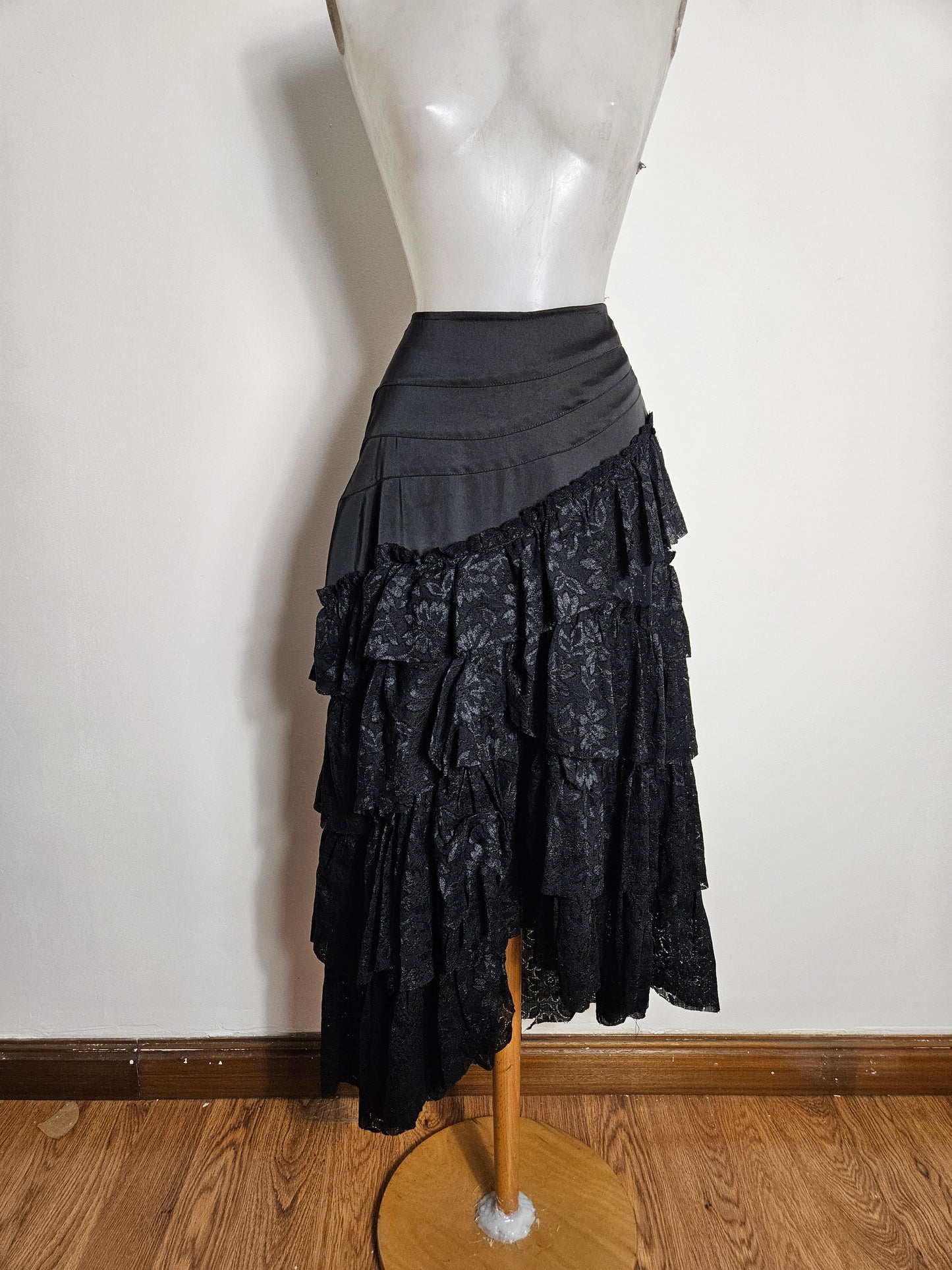Conjunto negro con detalles de encaje