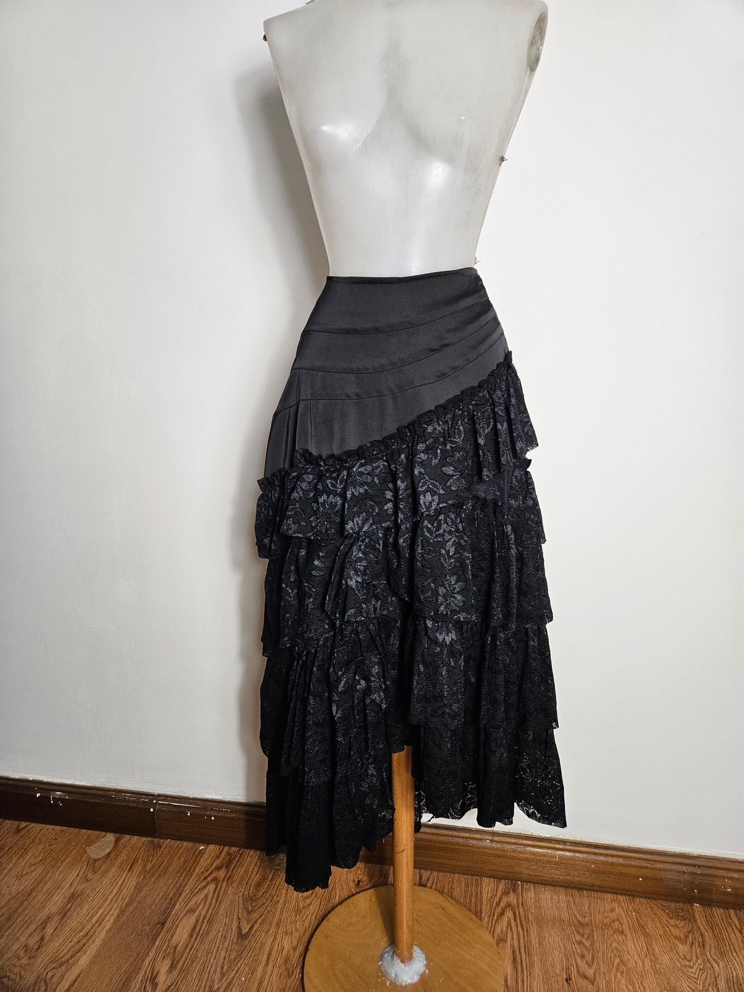 Conjunto negro con detalles de encaje
