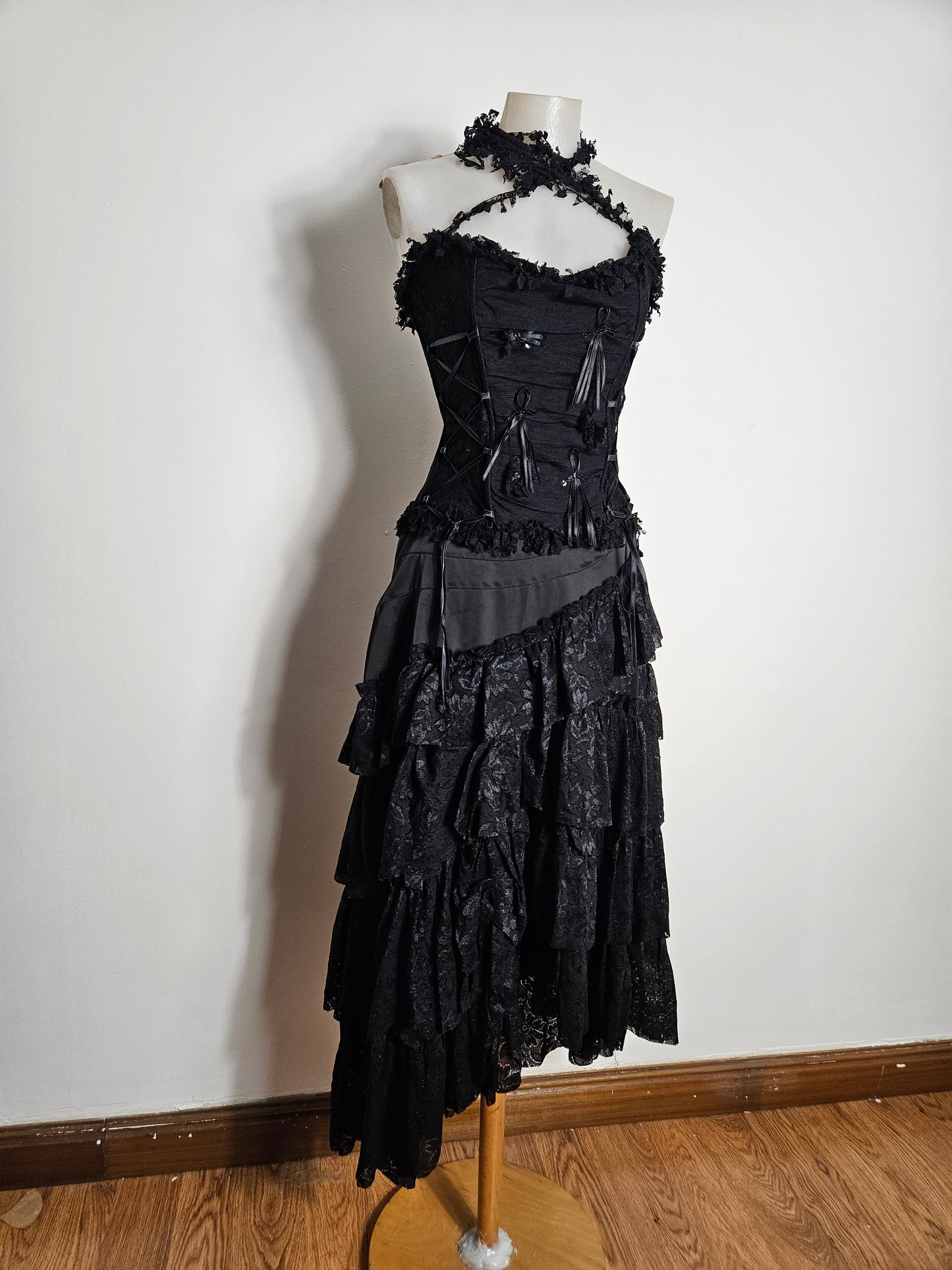 Conjunto negro con detalles de encaje