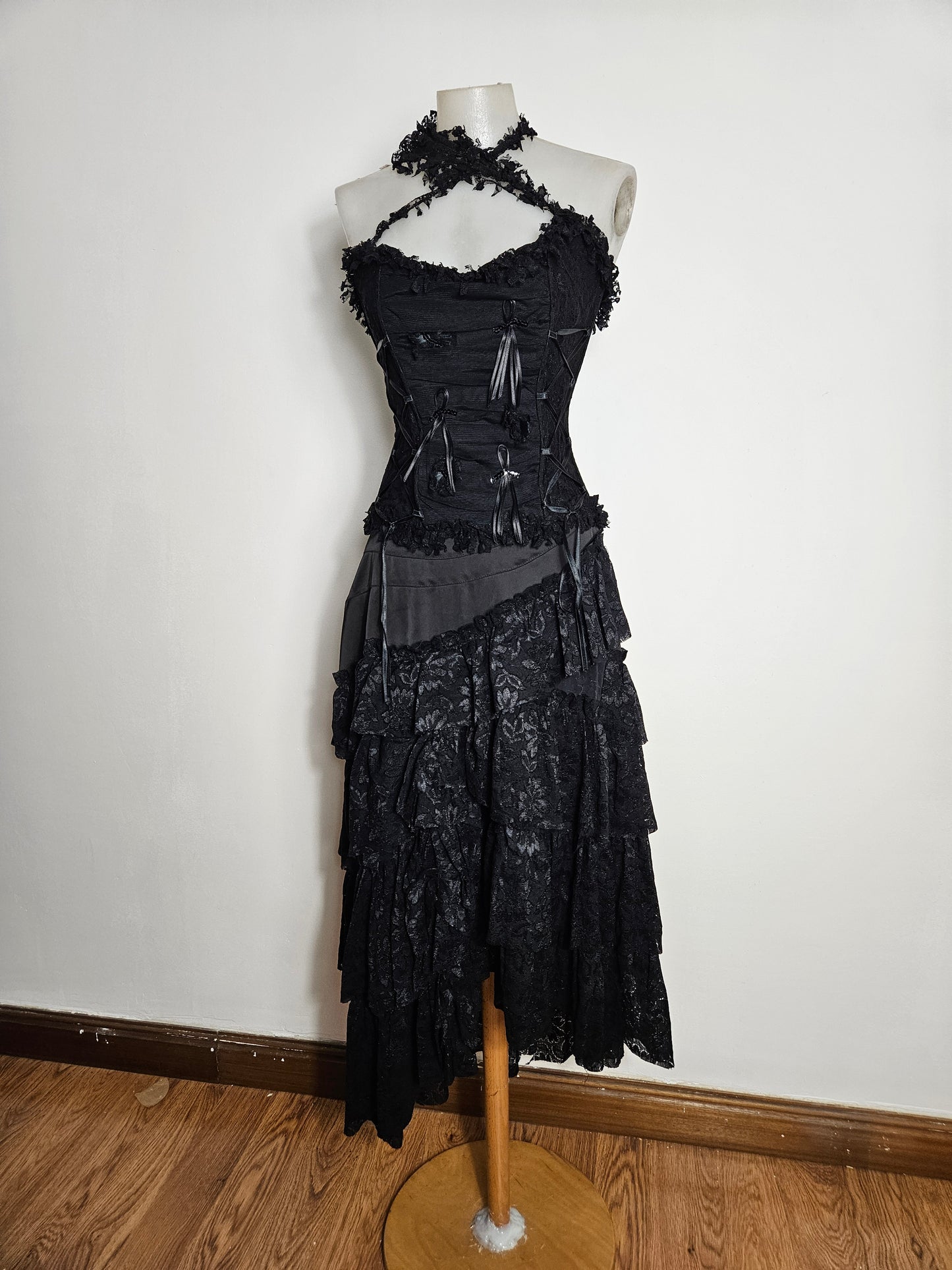 Conjunto negro con detalles de encaje