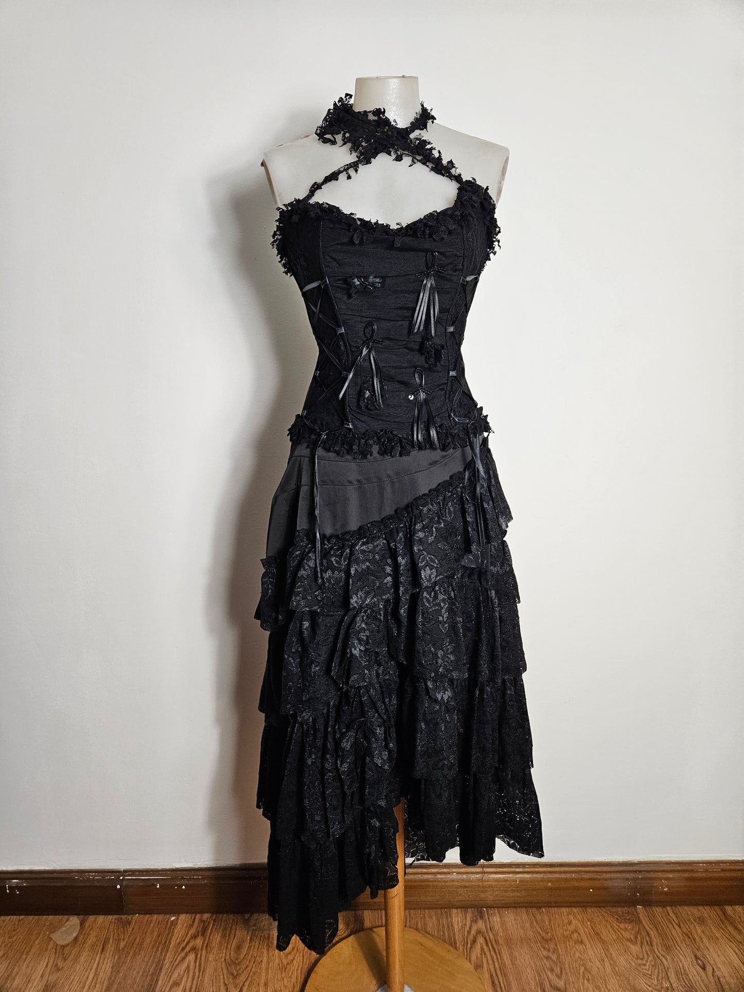 Conjunto negro con detalles de encaje