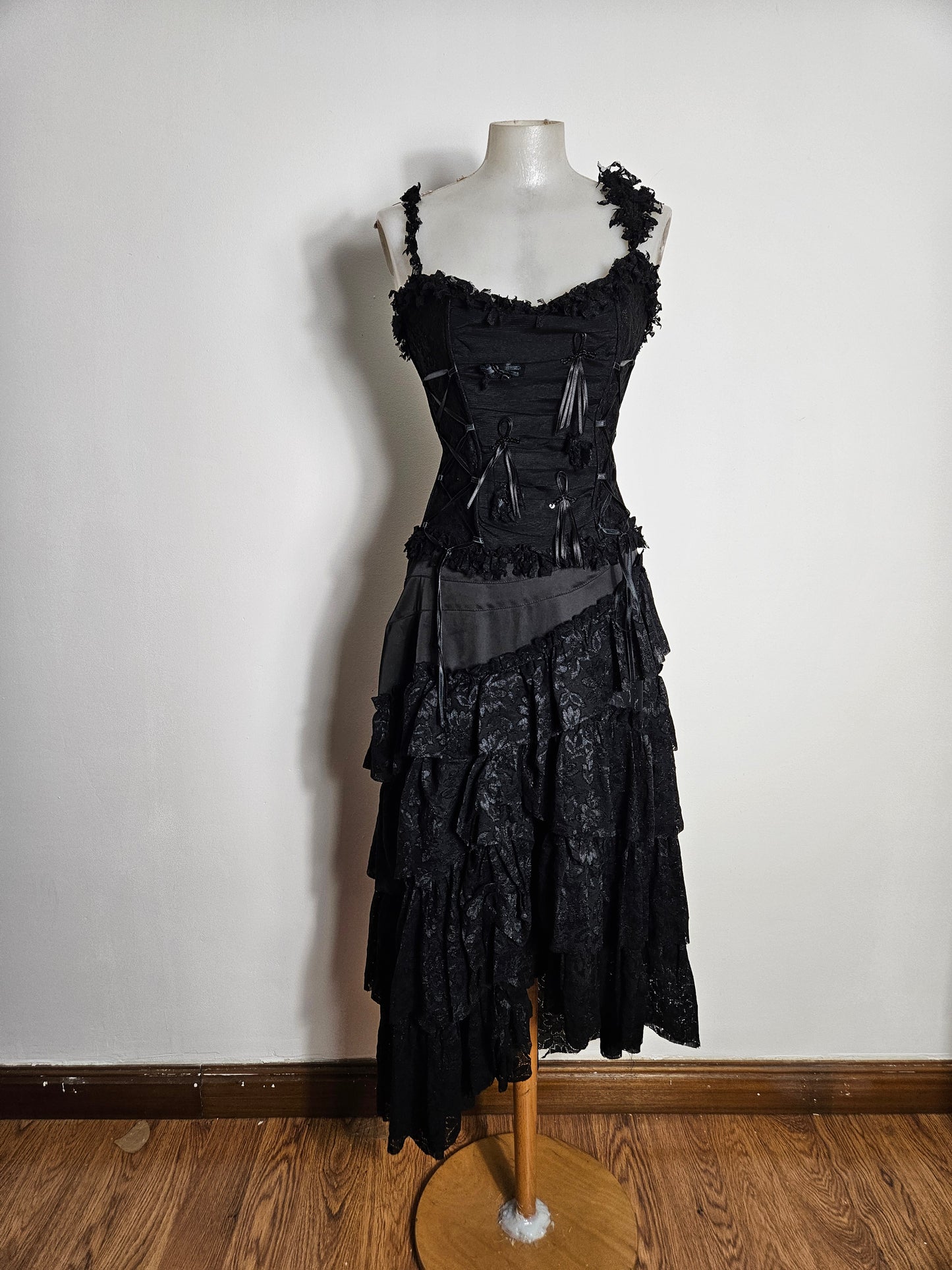 Conjunto negro con detalles de encaje