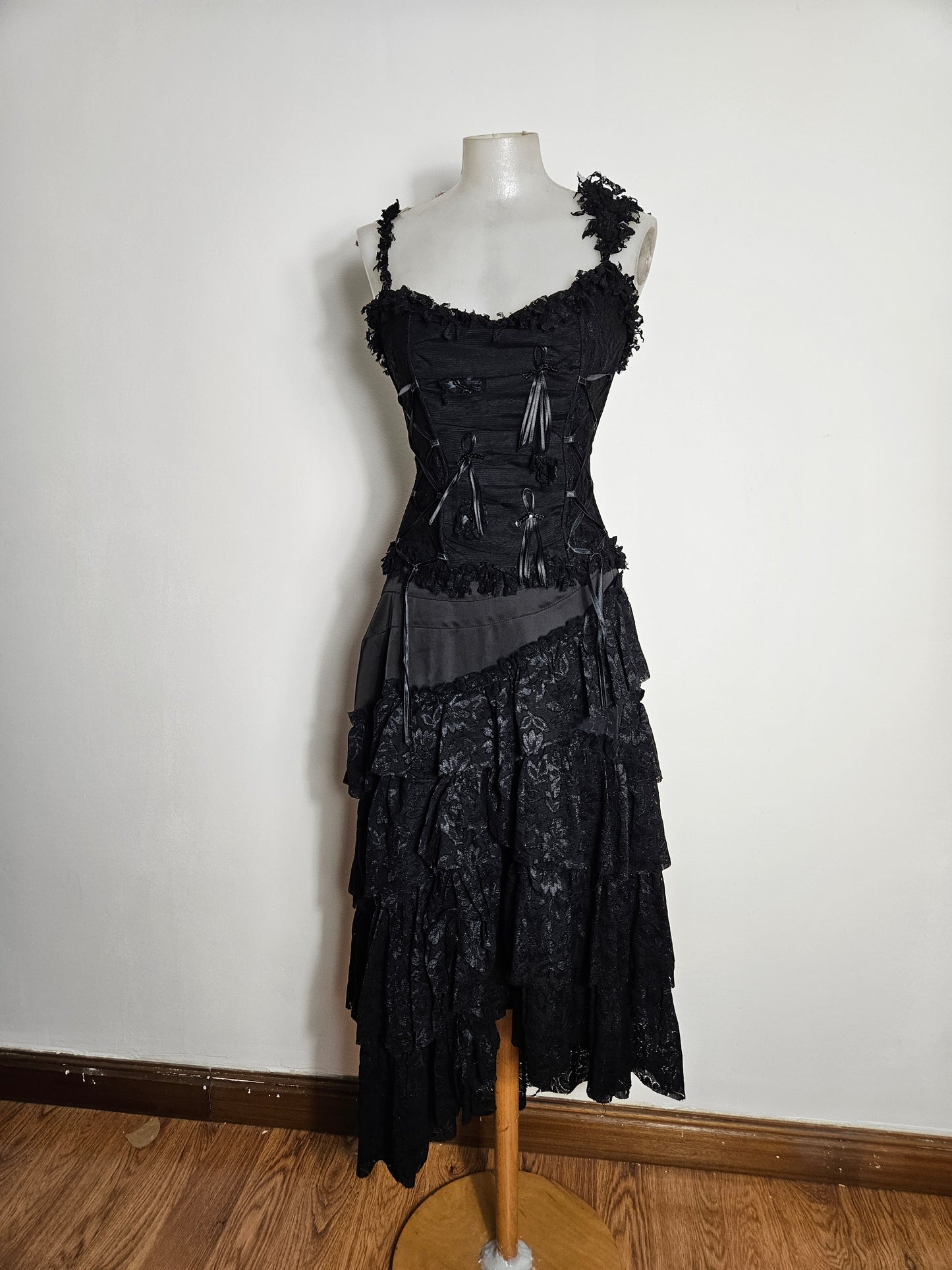 Conjunto negro con detalles de encaje