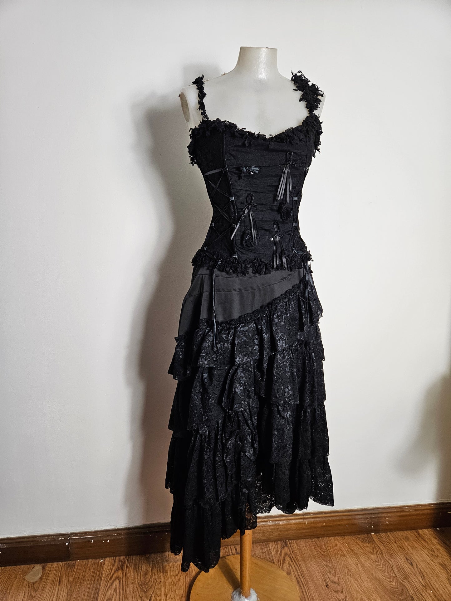 Conjunto negro con detalles de encaje