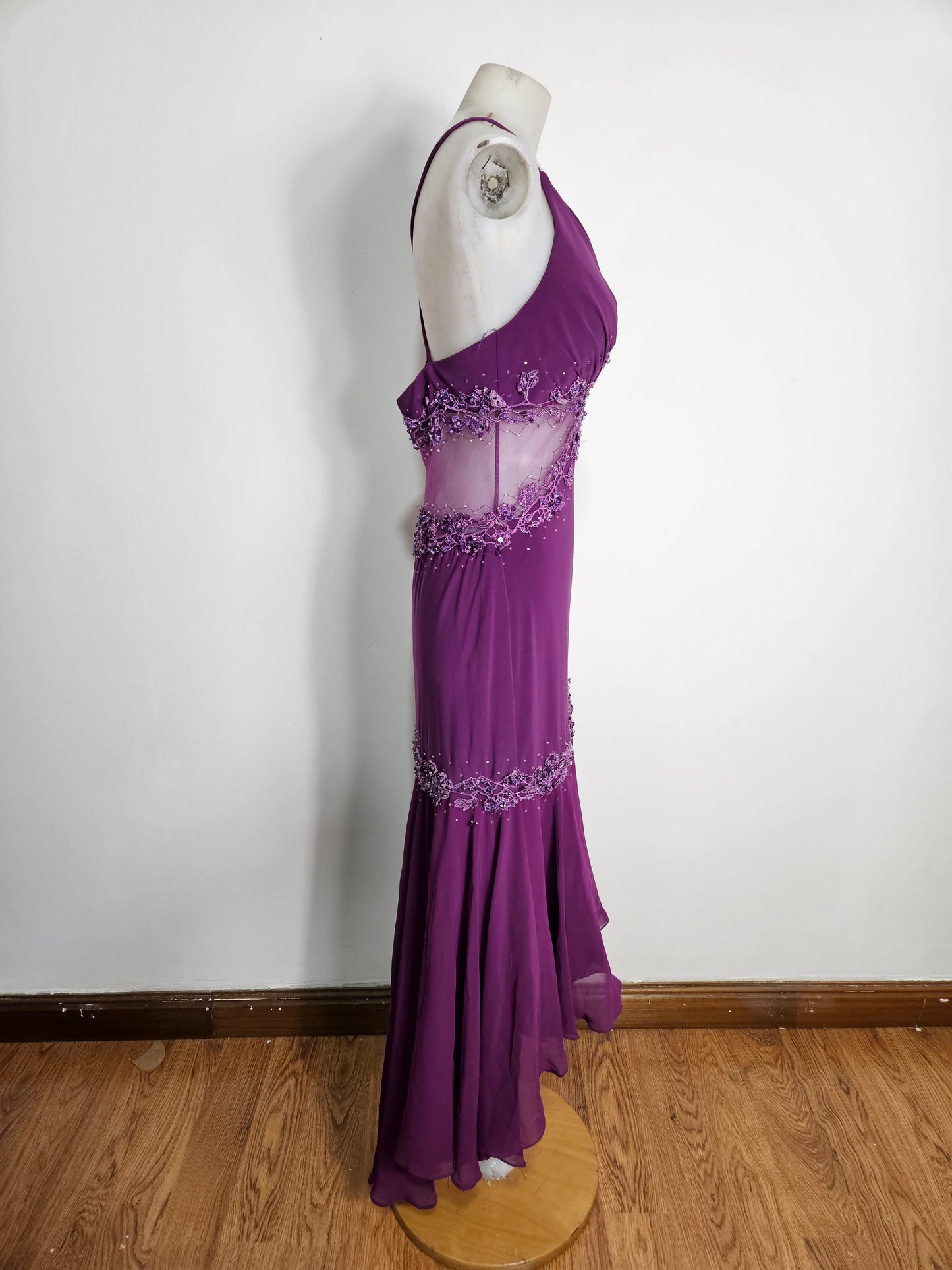 Vestido asimétrico morado bordado