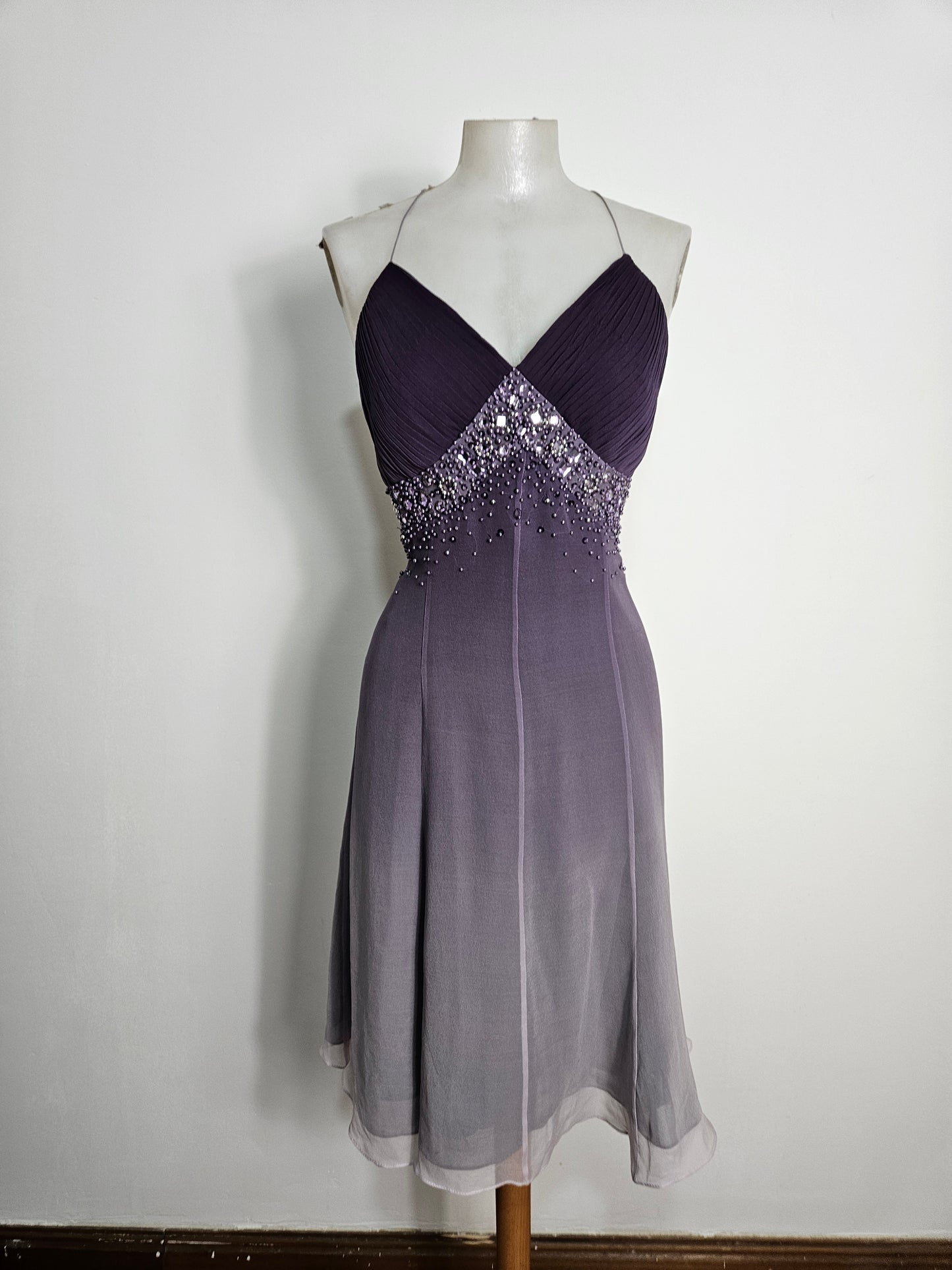Vestido de gasa en tono morado degradado