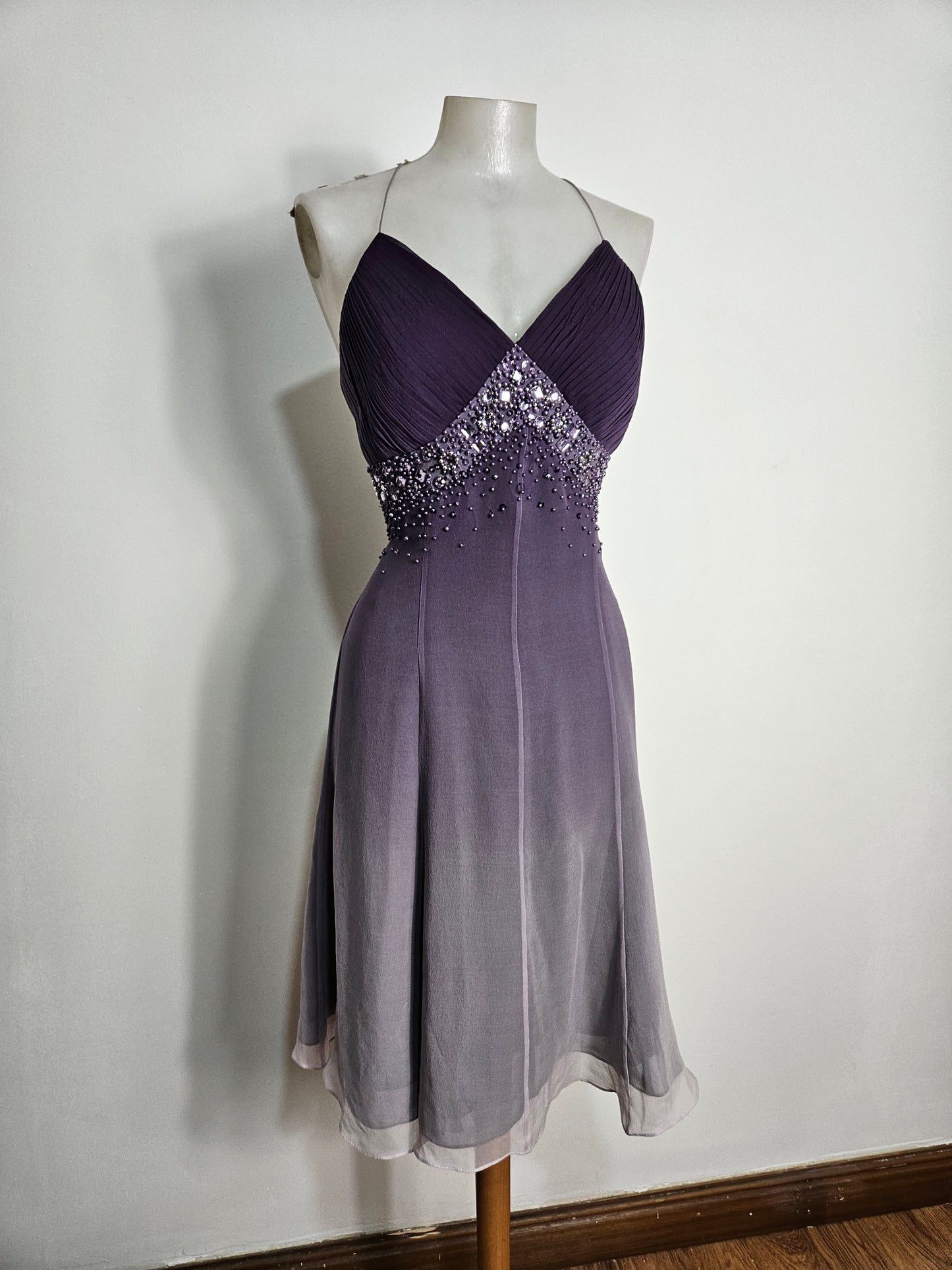 Vestido de gasa en tono morado degradado