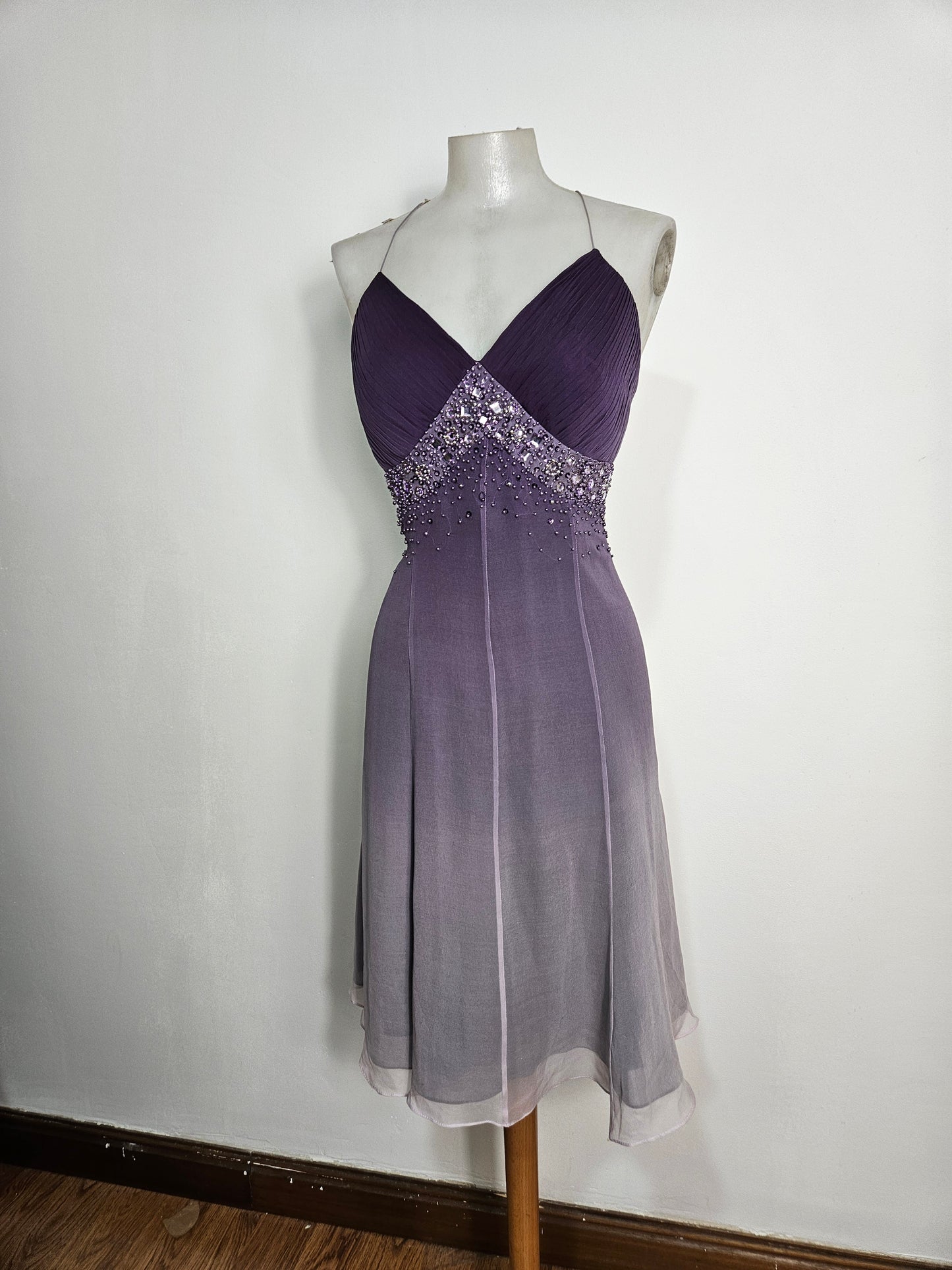 Vestido de gasa en tono morado degradado