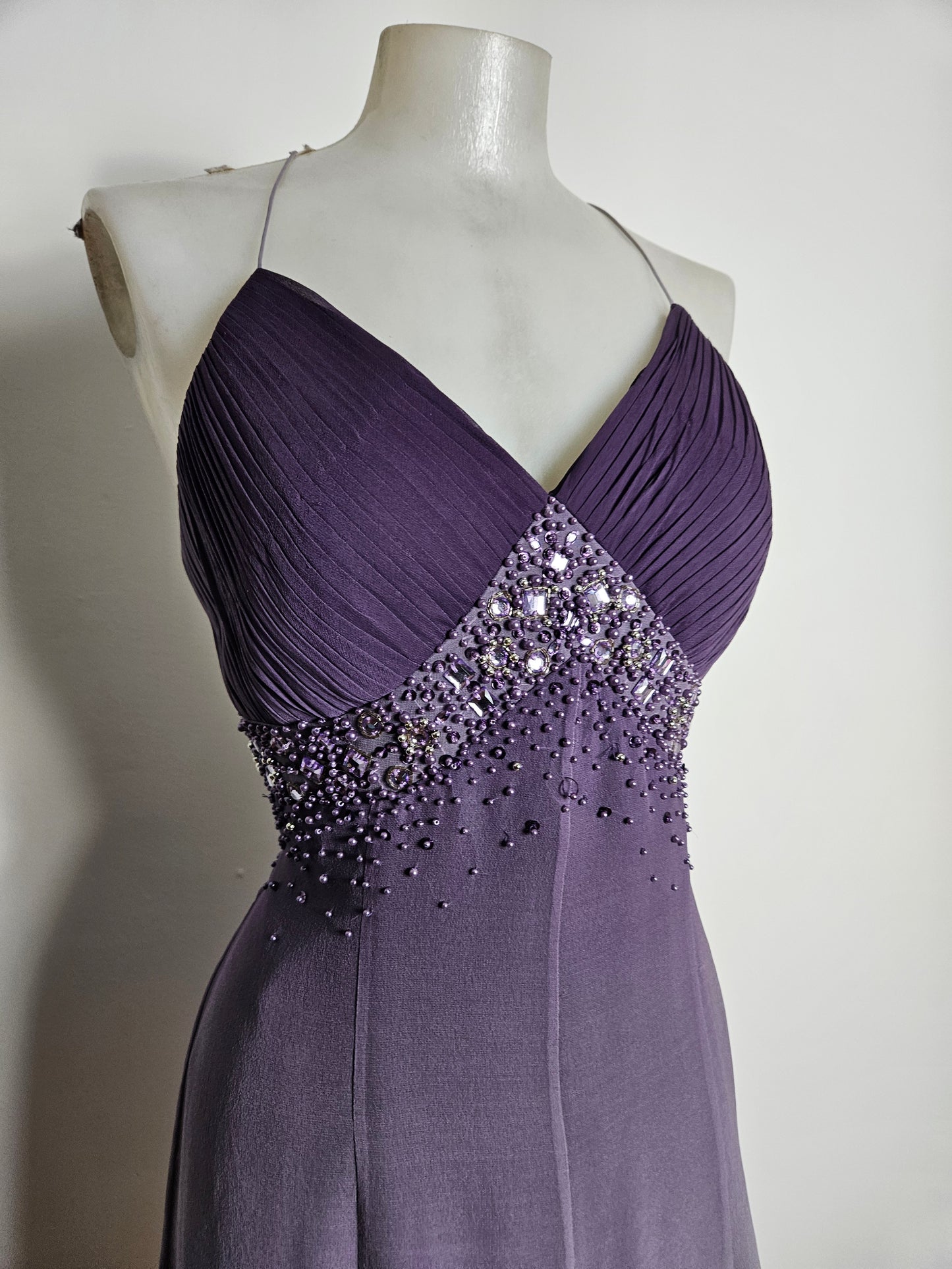 Vestido de gasa en tono morado degradado