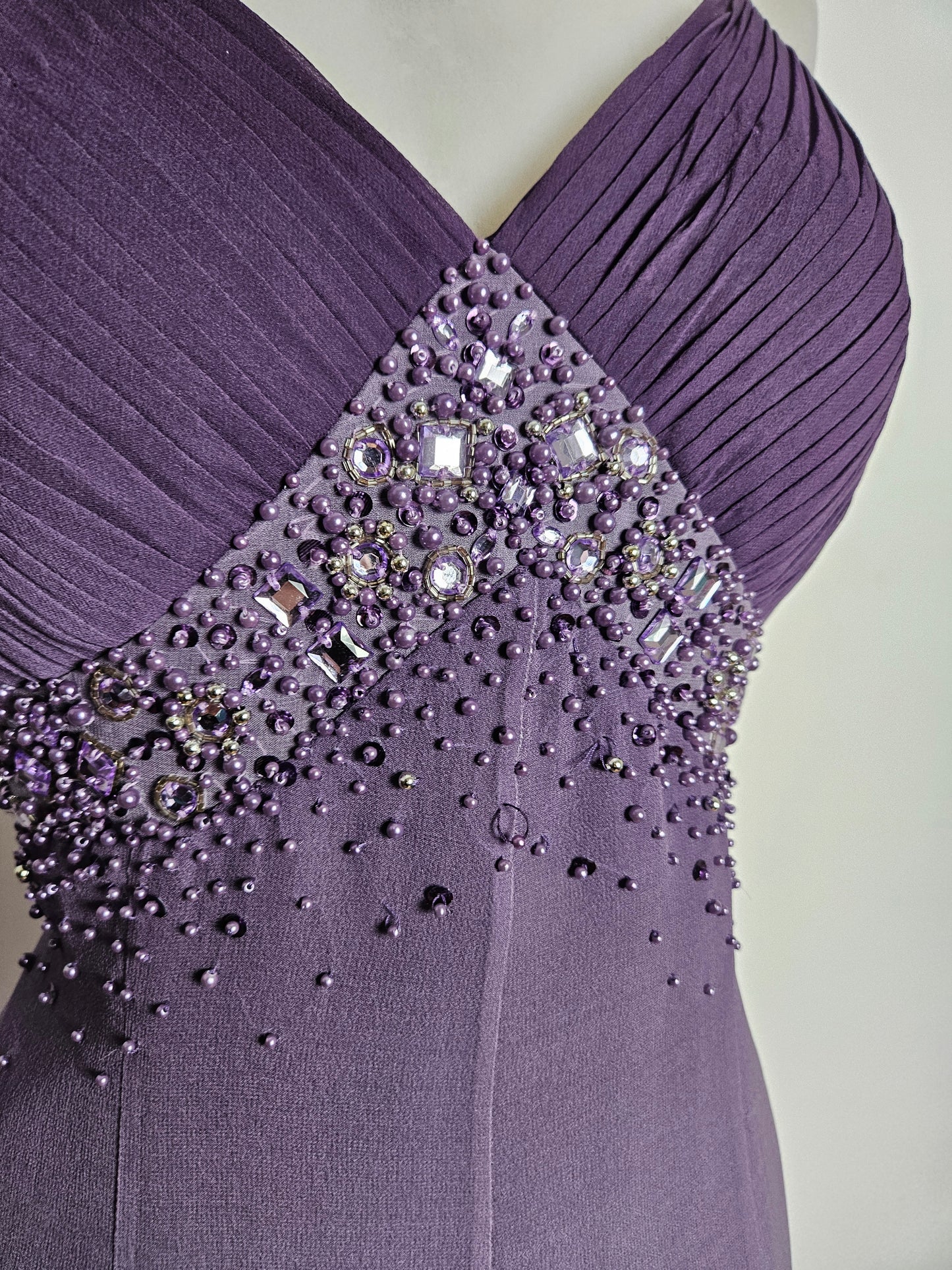 Vestido de gasa en tono morado degradado