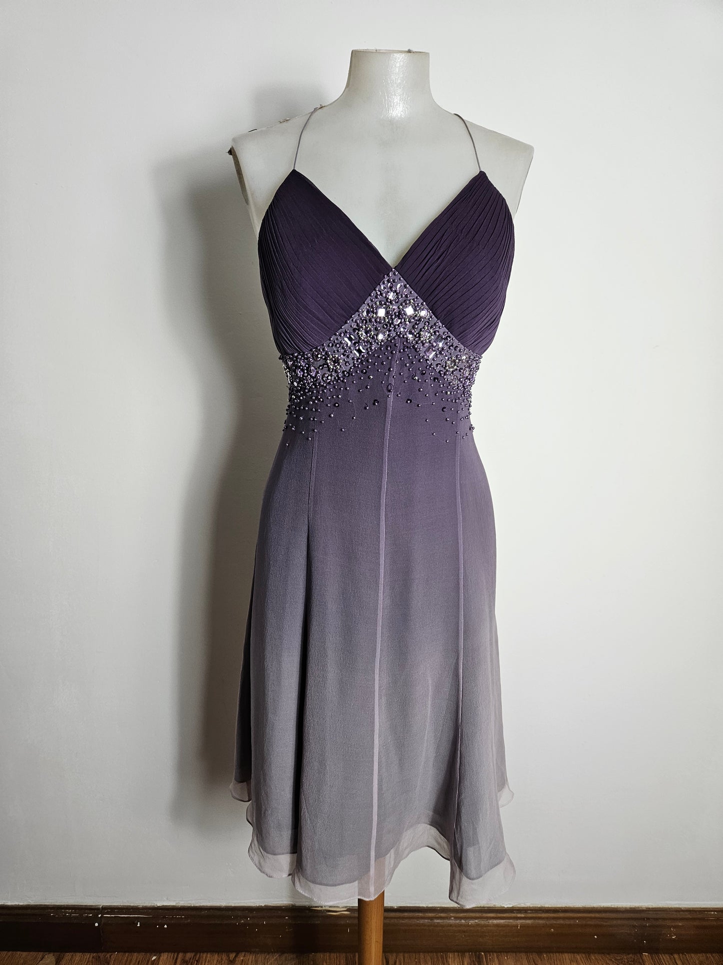 Vestido de gasa en tono morado degradado