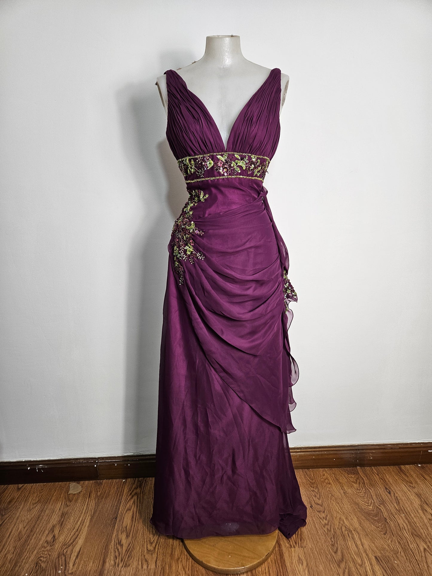 Vestido largo morado bordado