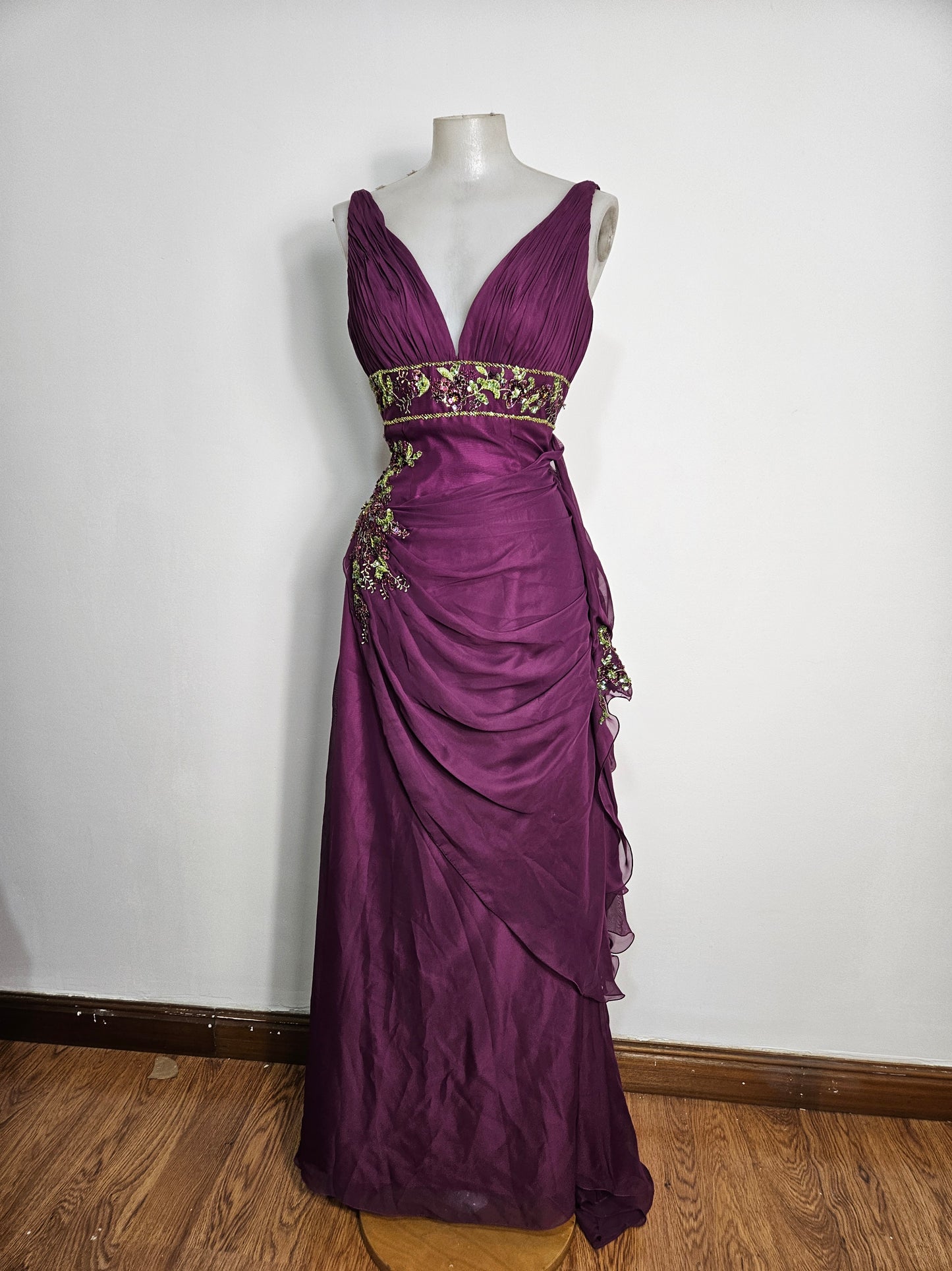 Vestido largo morado bordado