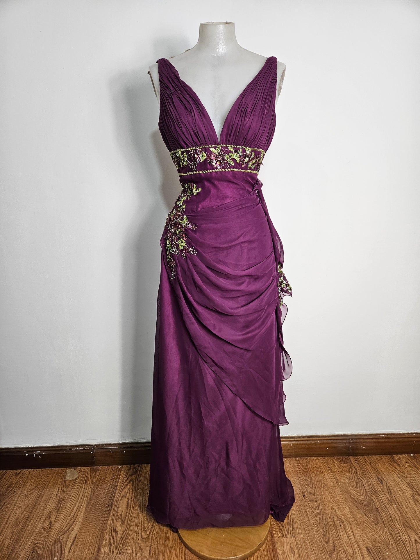 Vestido largo morado bordado