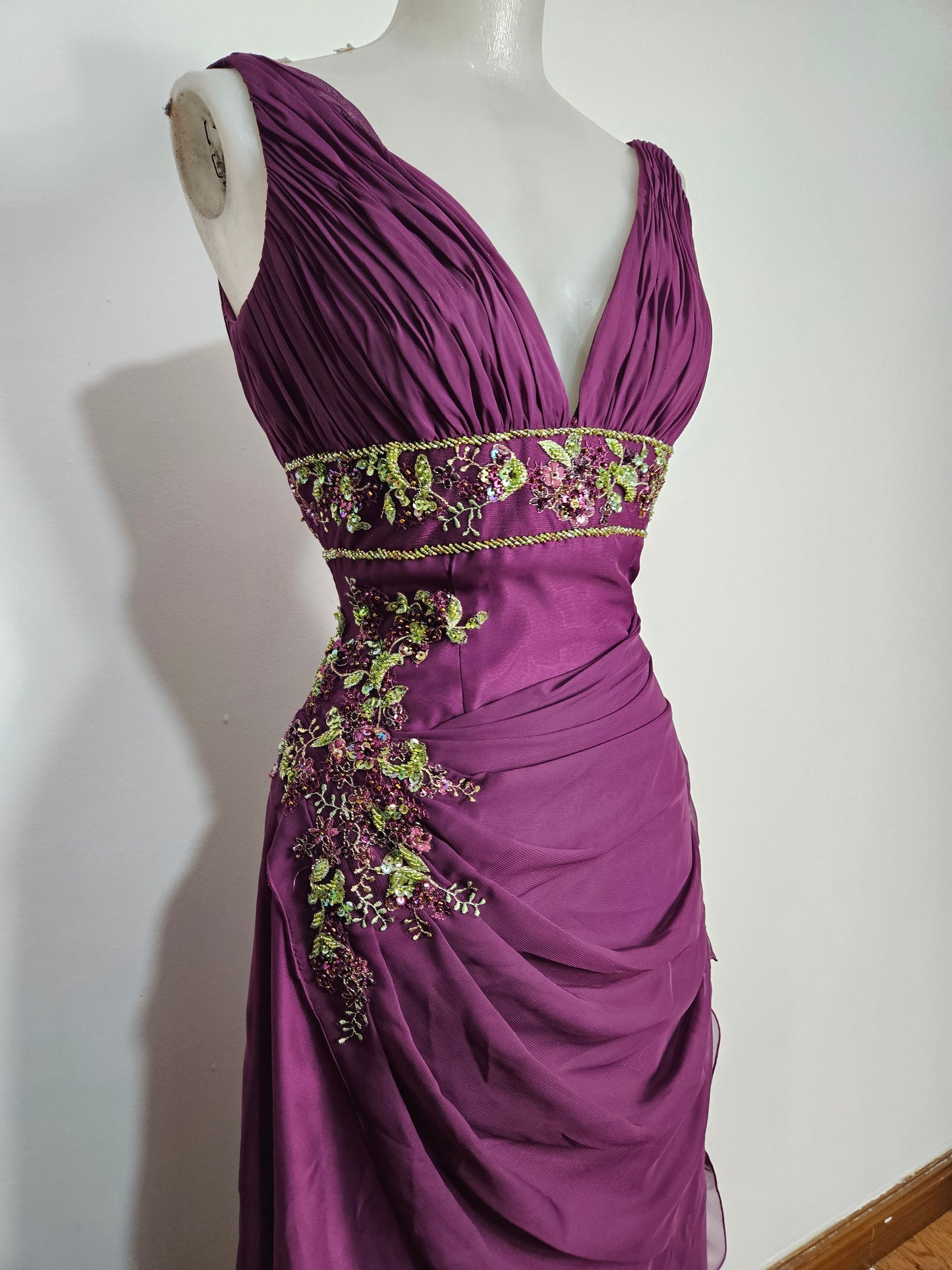 Vestido largo morado bordado