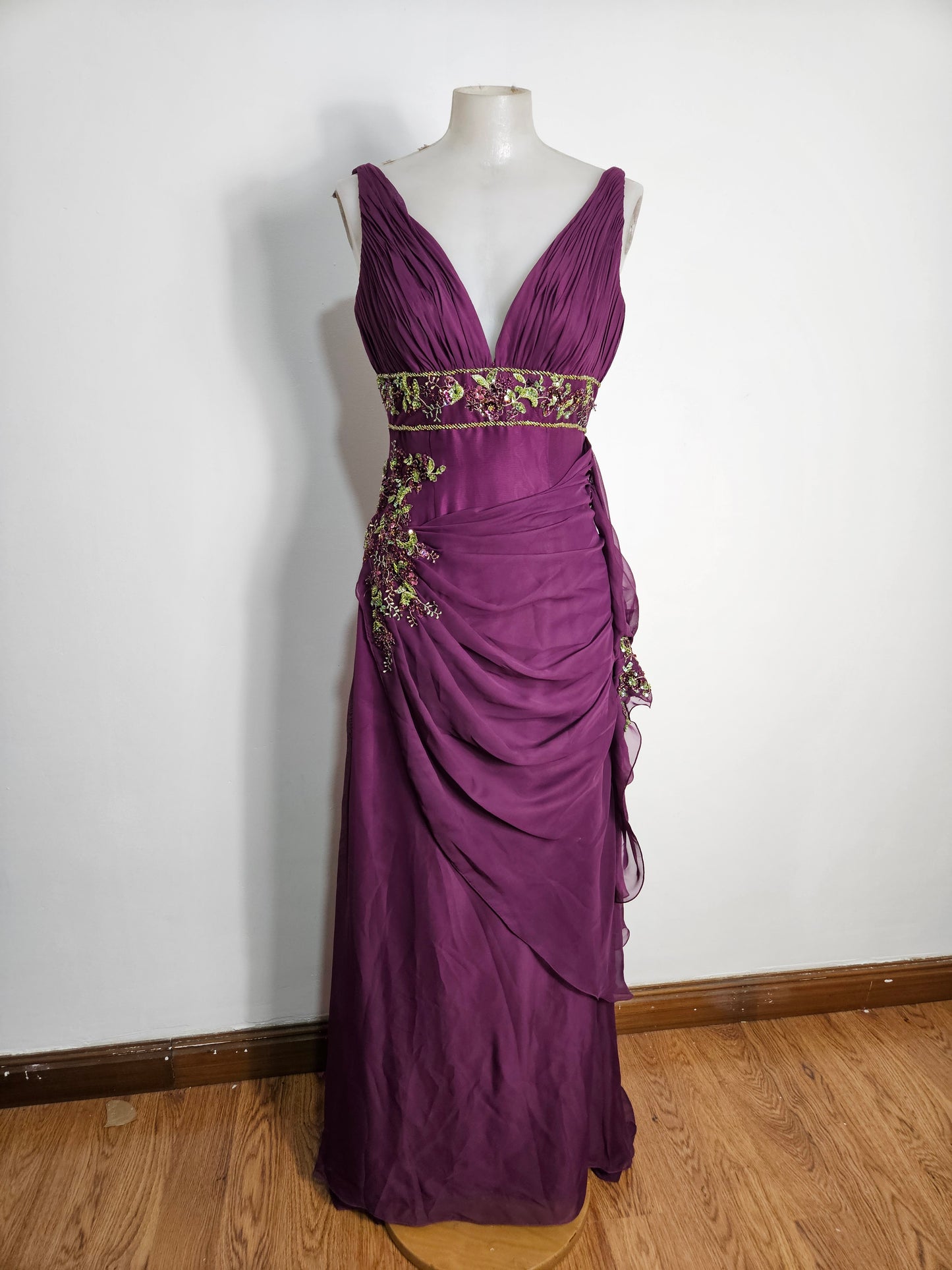 Vestido largo morado bordado