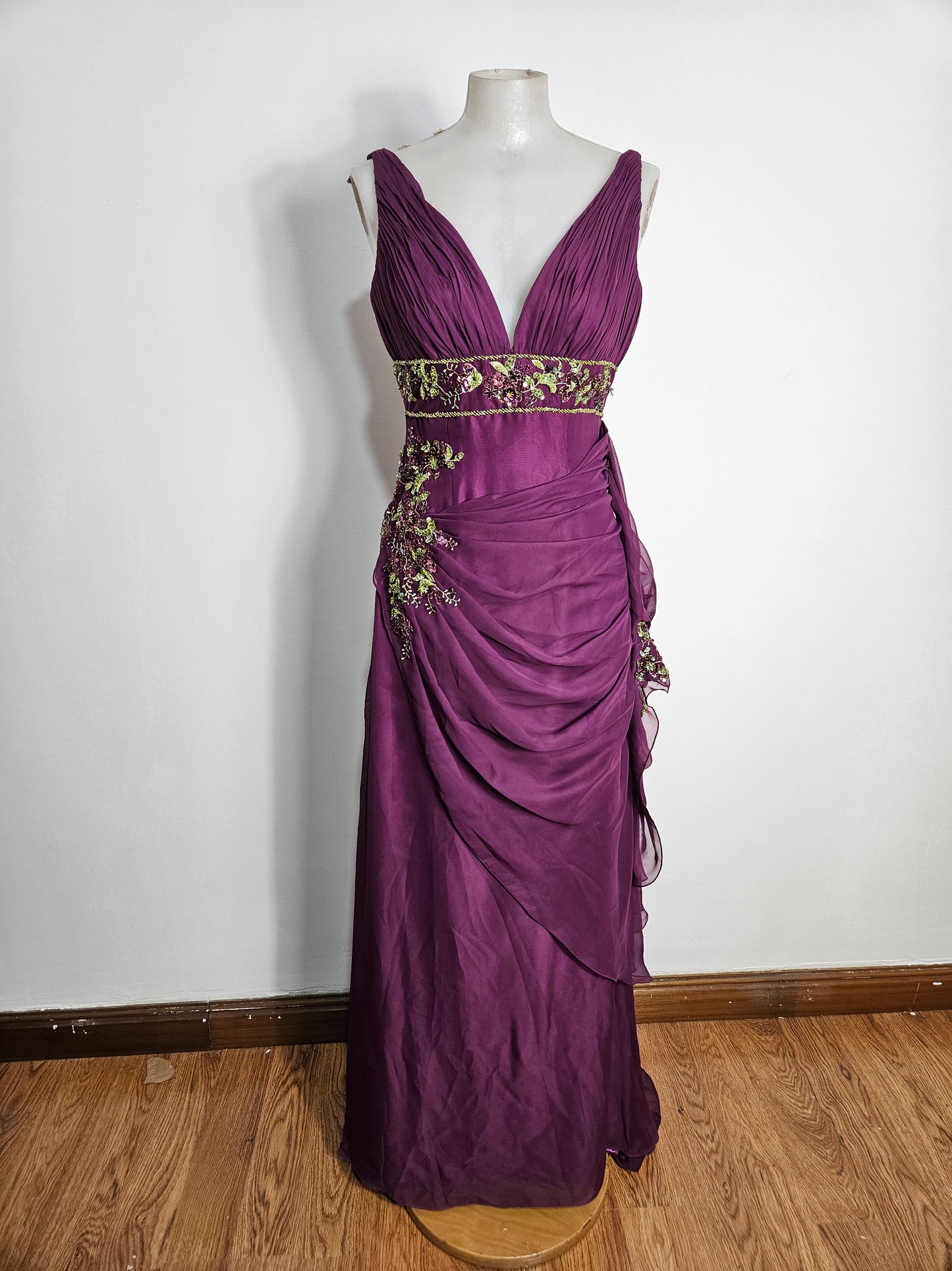 Vestido largo morado bordado