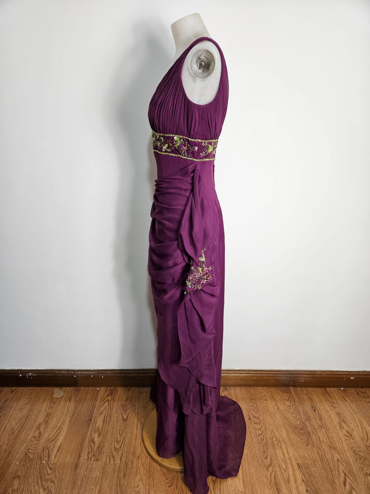 Vestido largo morado bordado