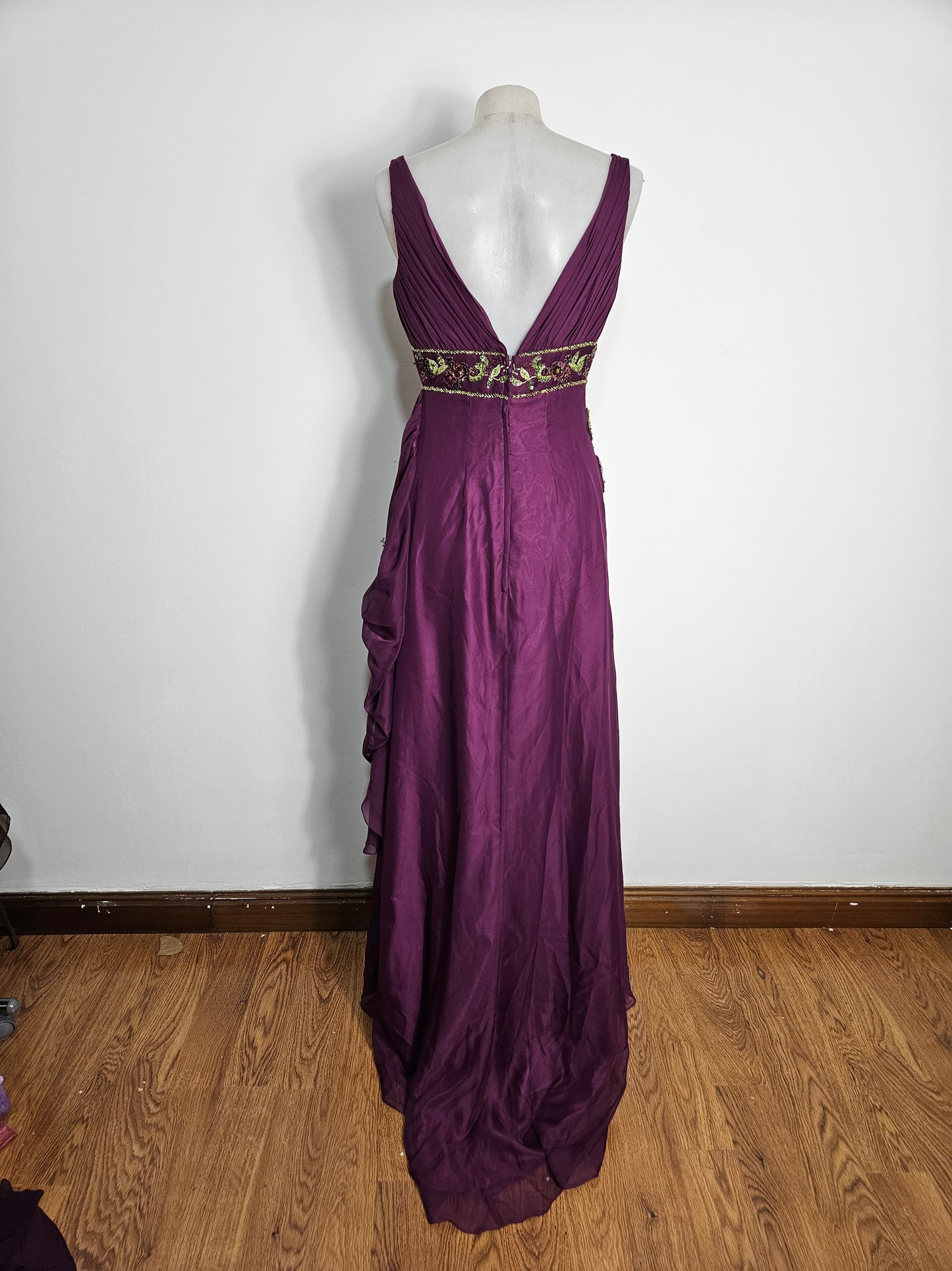 Vestido largo morado bordado