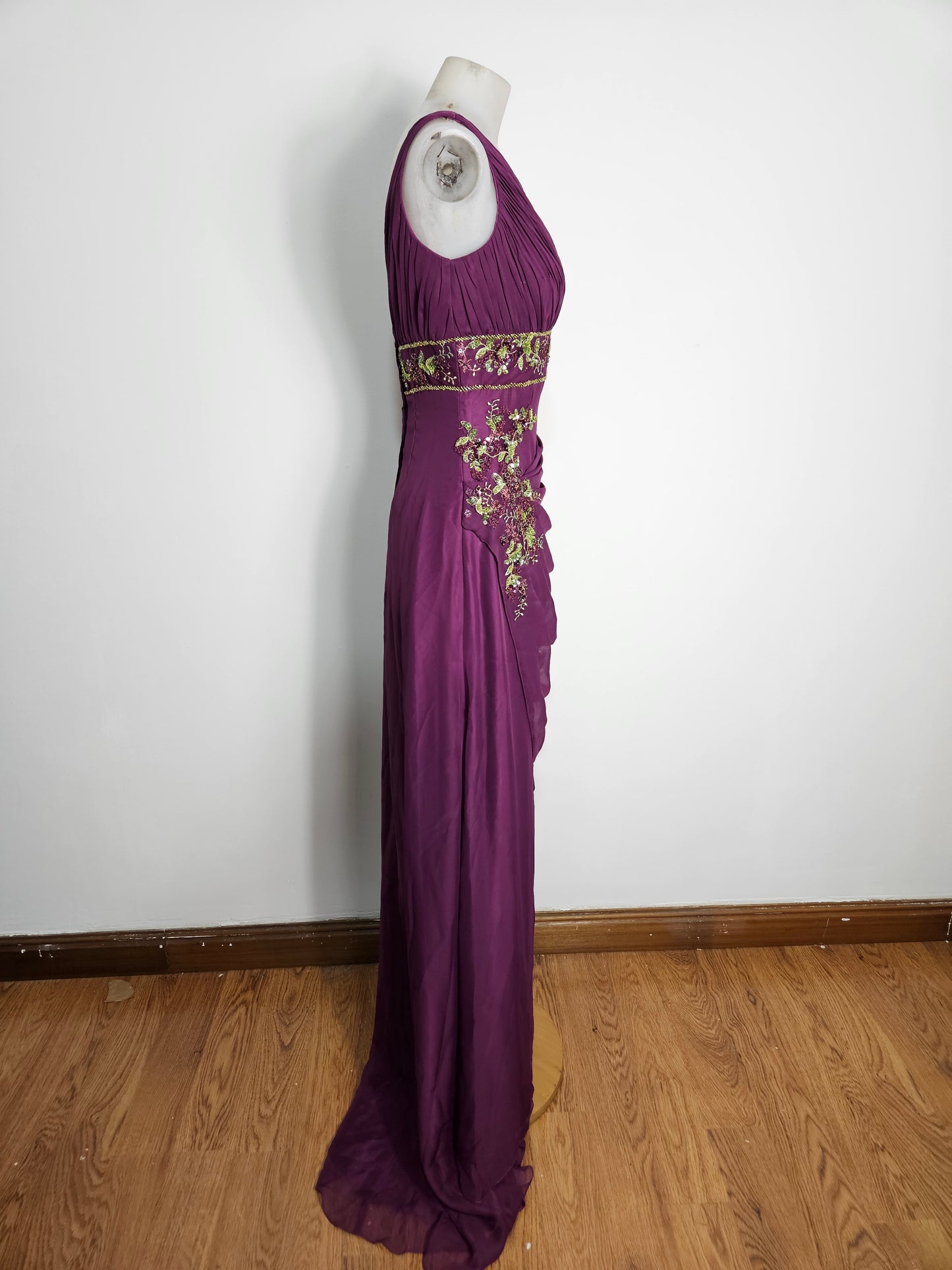 Vestido largo morado bordado