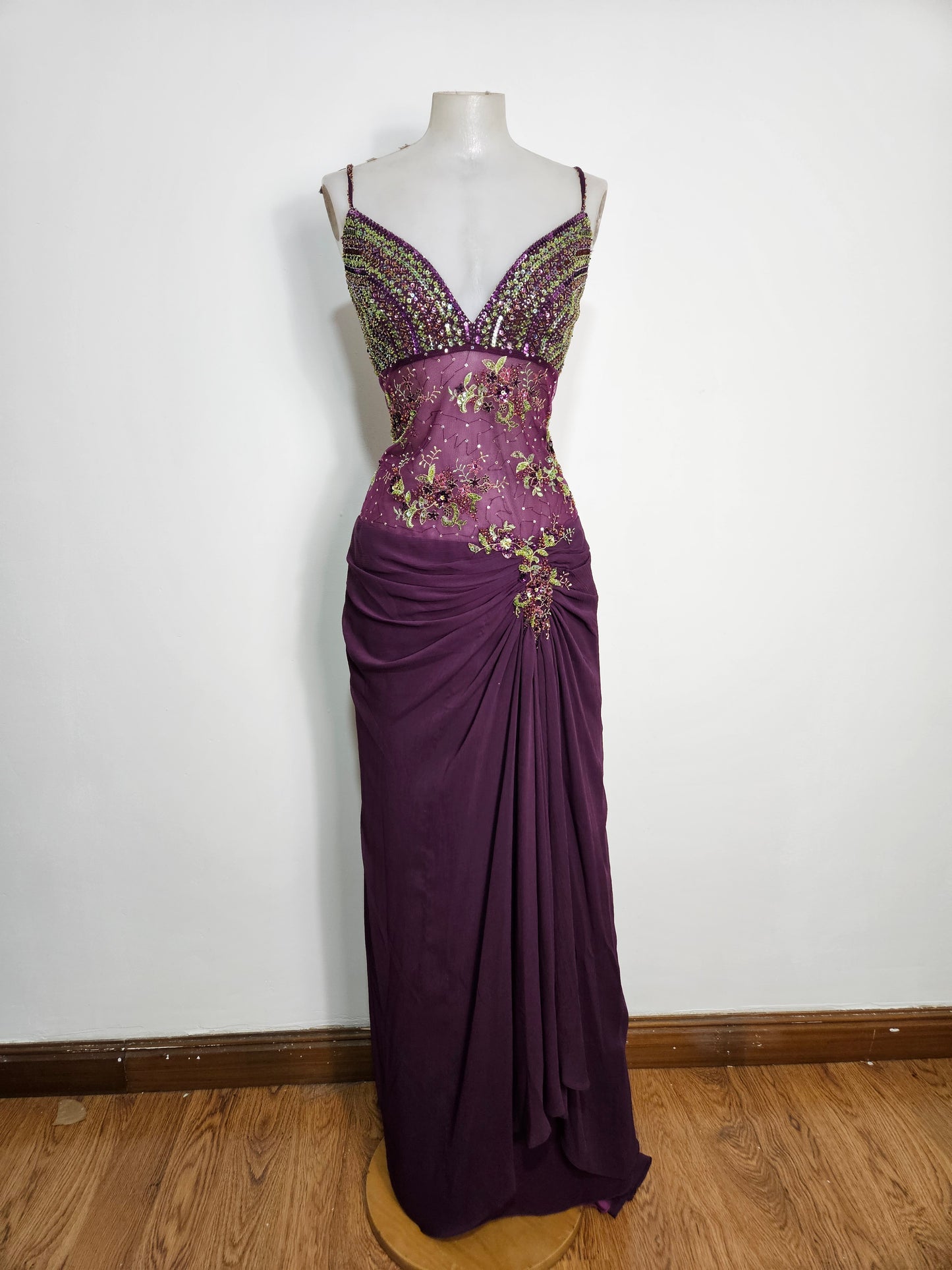 Vestido largo morado bordado