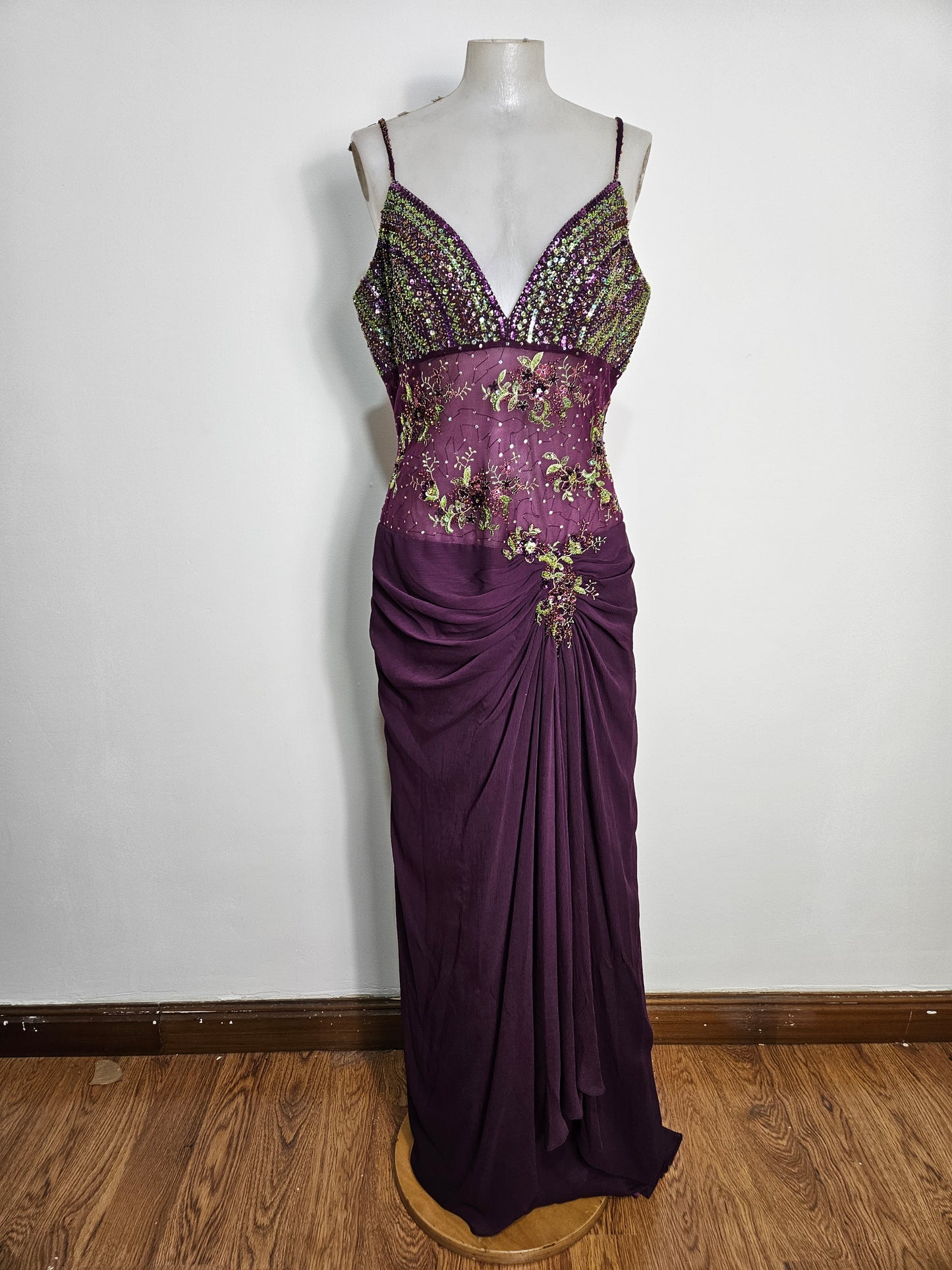 Vestido largo morado bordado