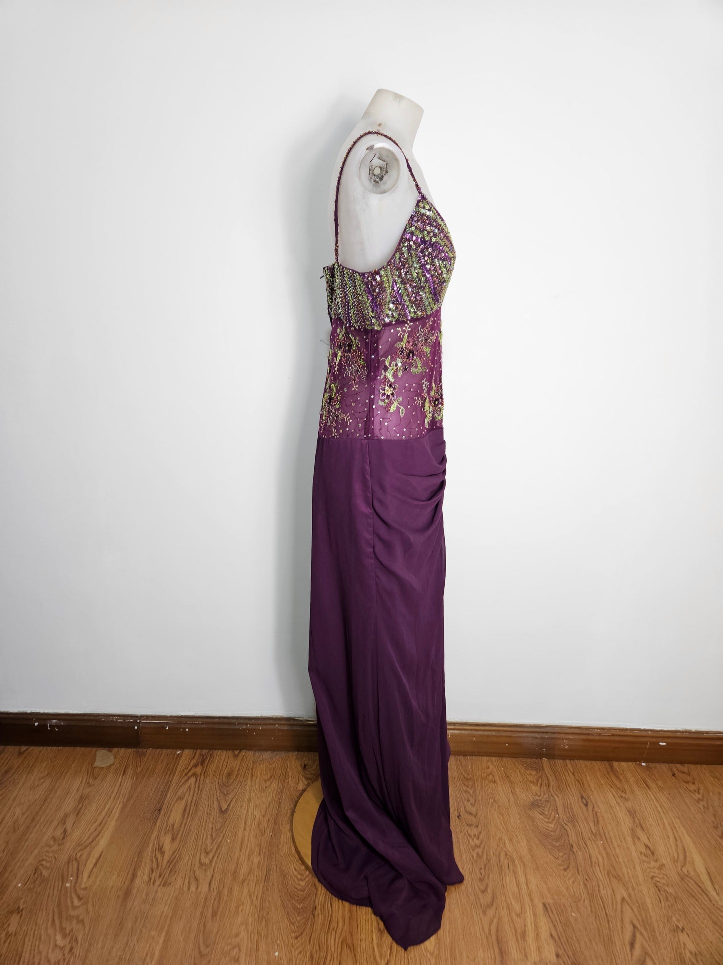 Vestido largo morado bordado