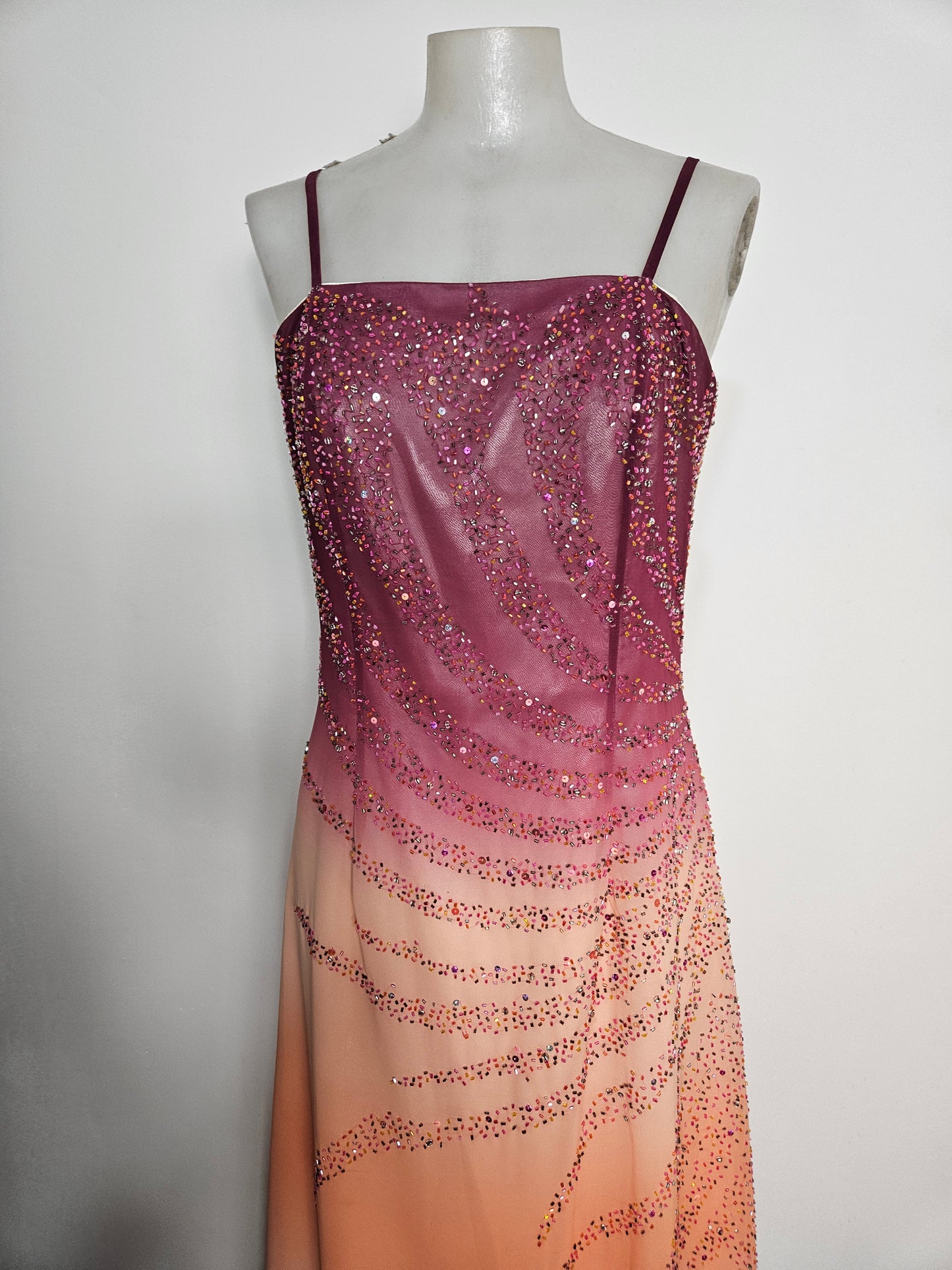 Vestido degradado bordado con cuentas