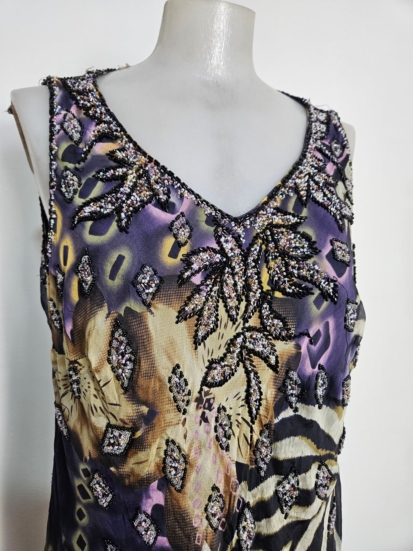 Vestido con bordado de cuentas