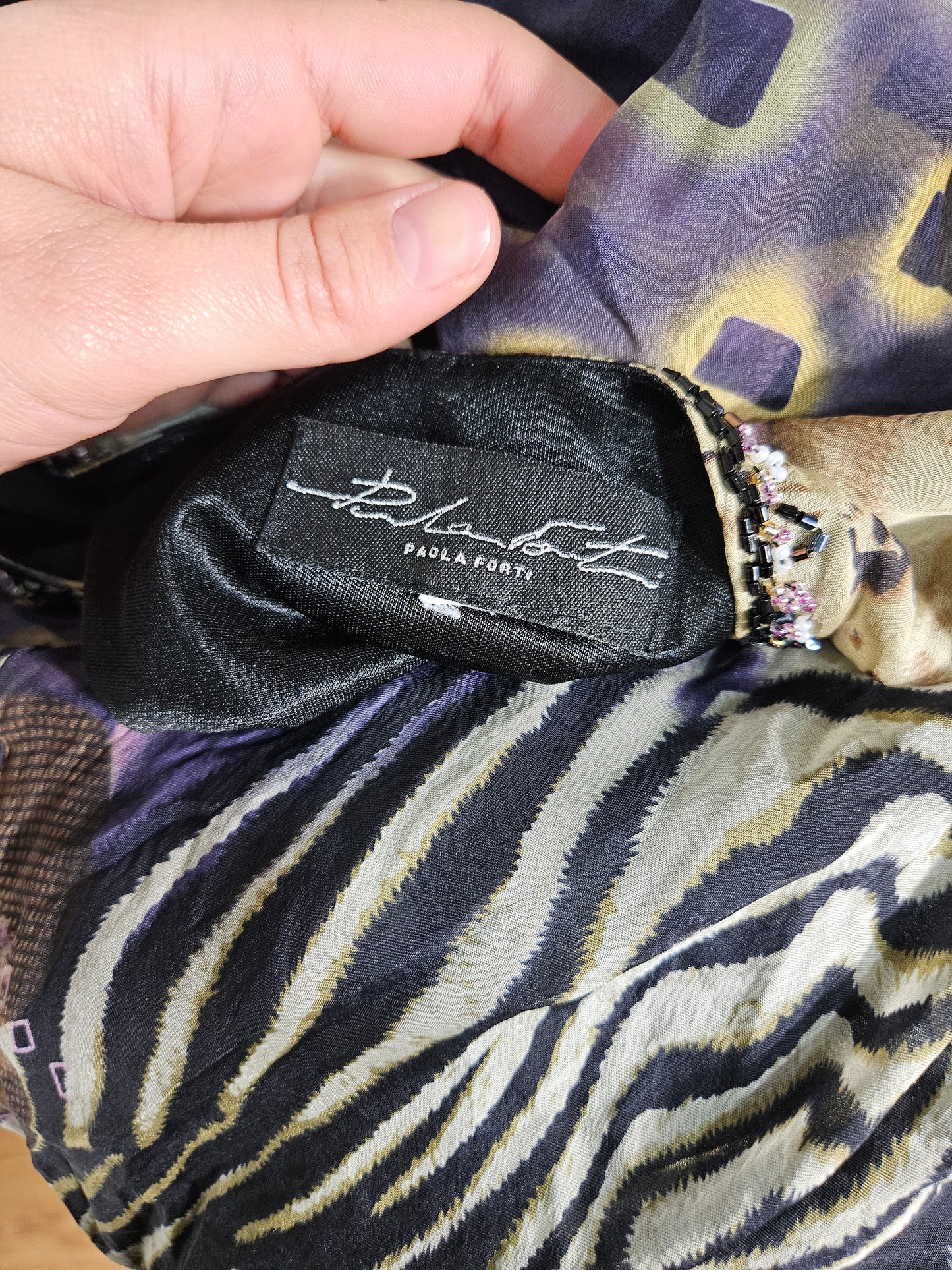 Vestido con bordado de cuentas