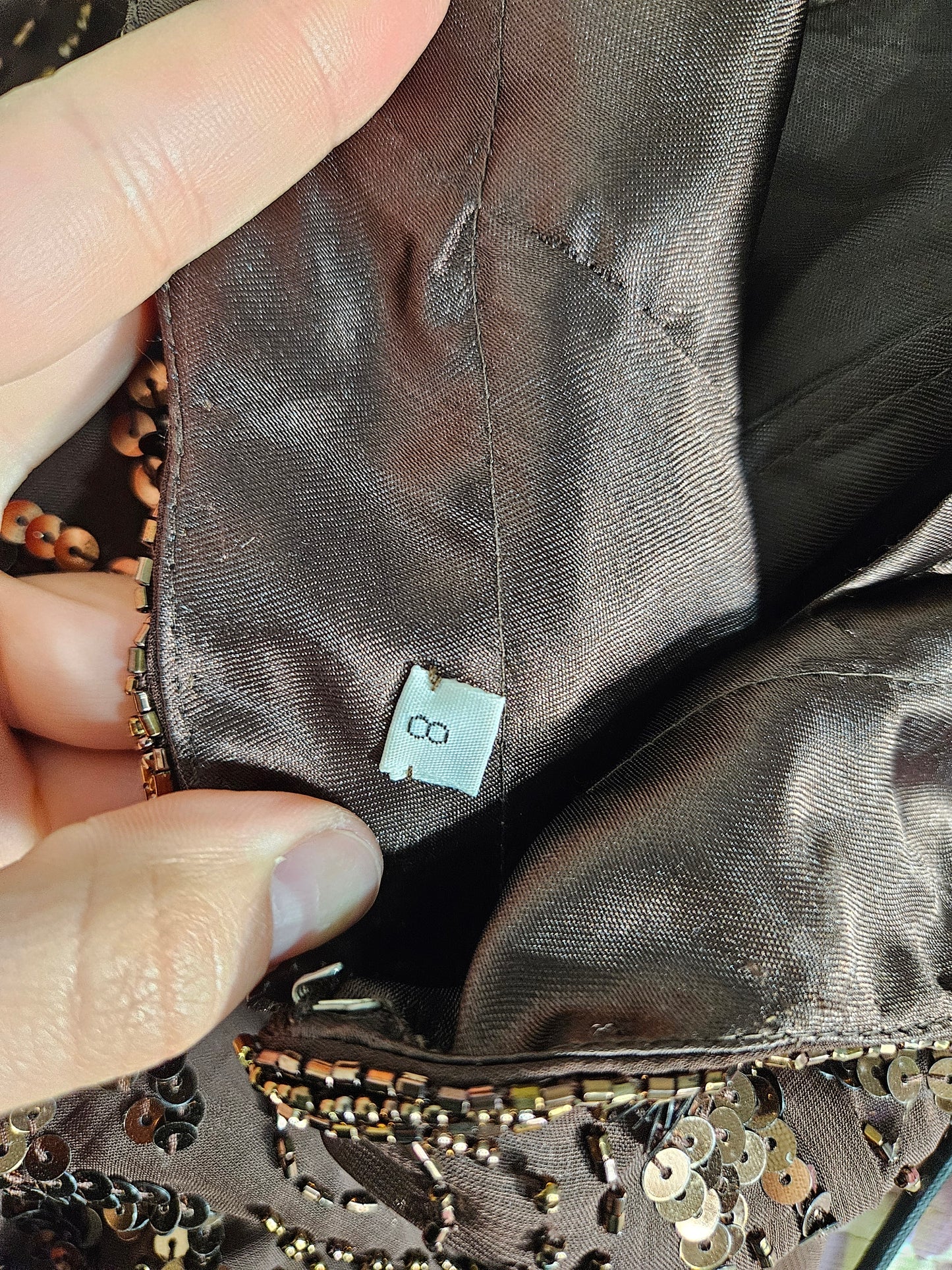 Vestido largo marrón bordado con lentejuelas