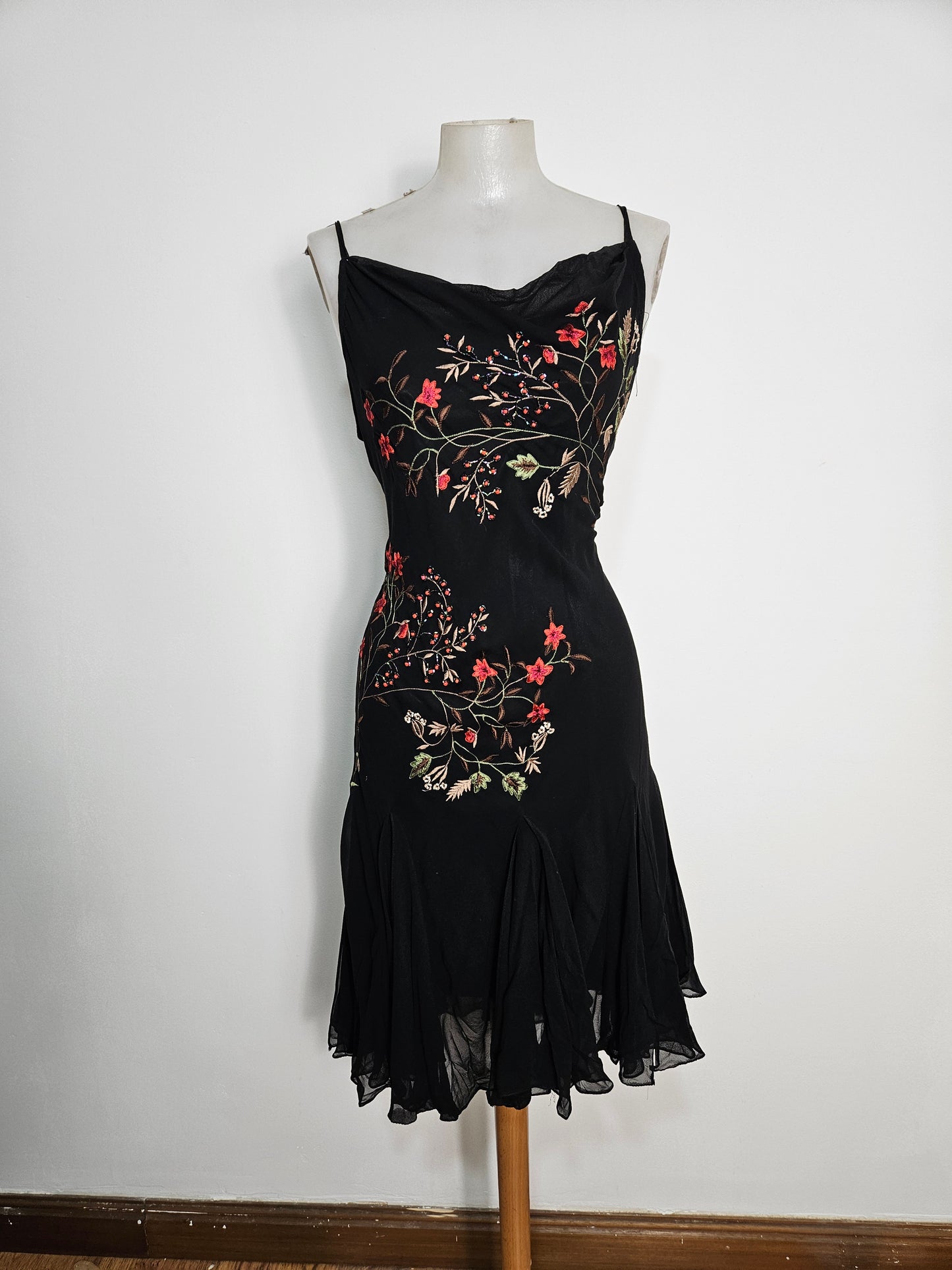 Robe florale noire
