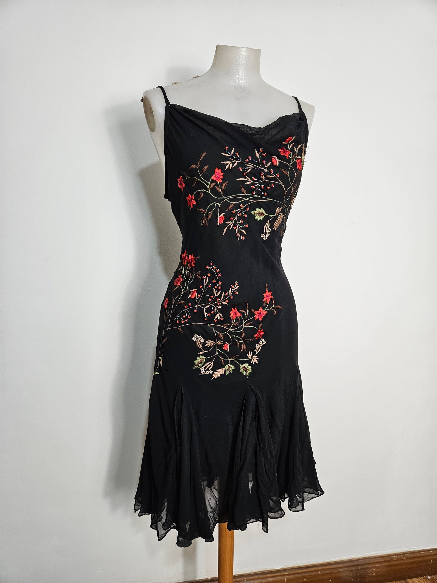 Robe florale noire