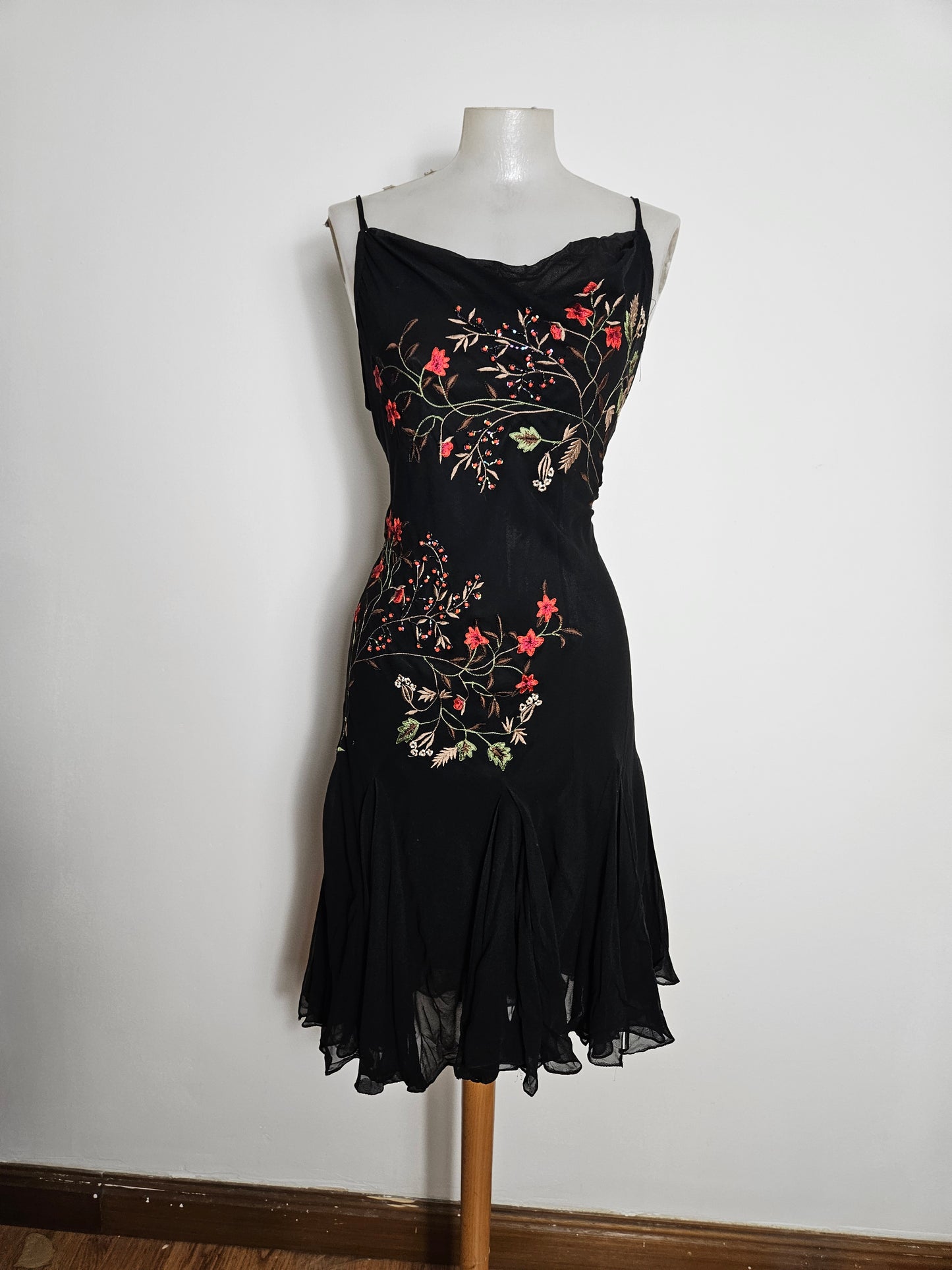 Robe florale noire
