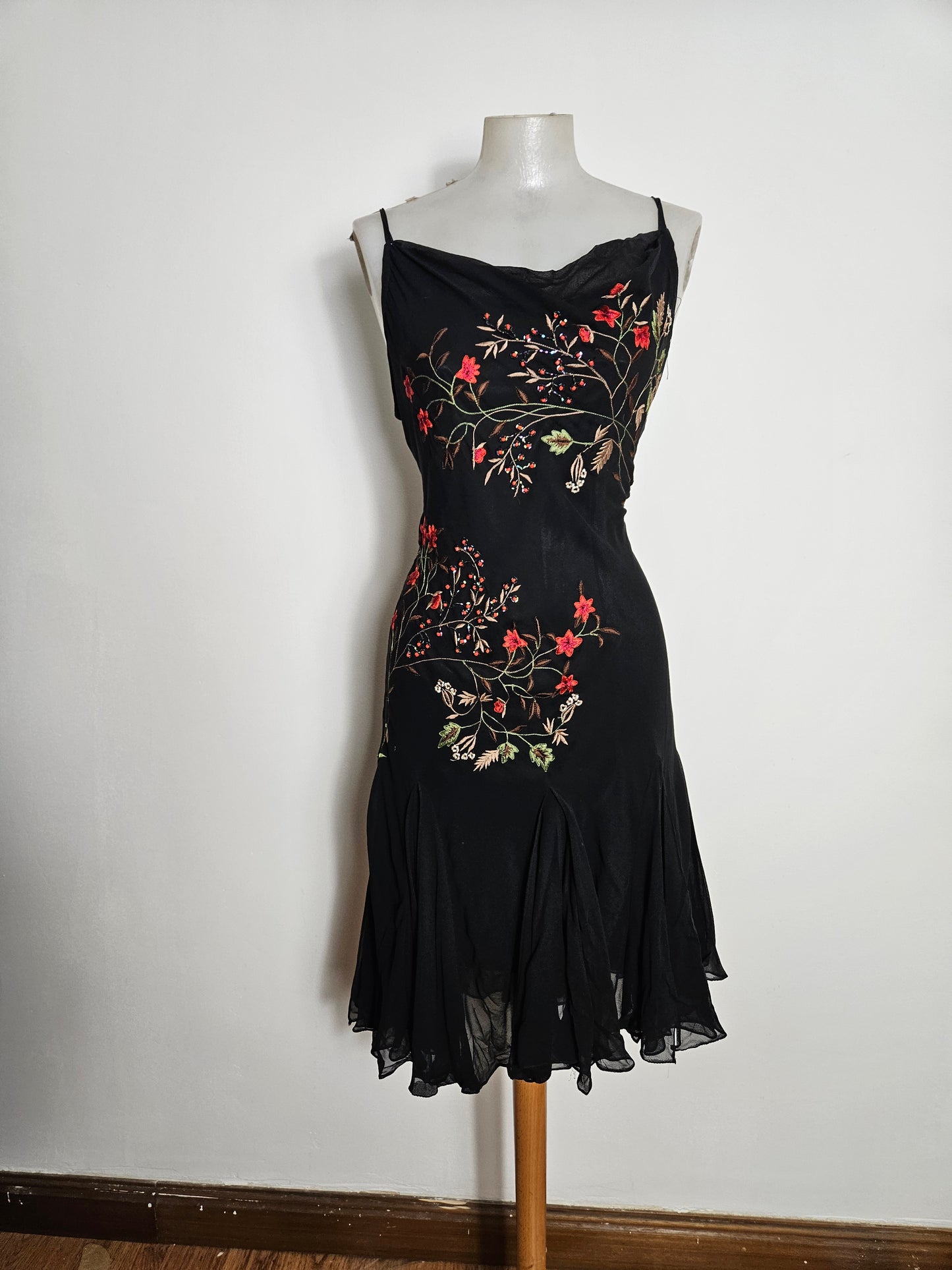 Robe florale noire