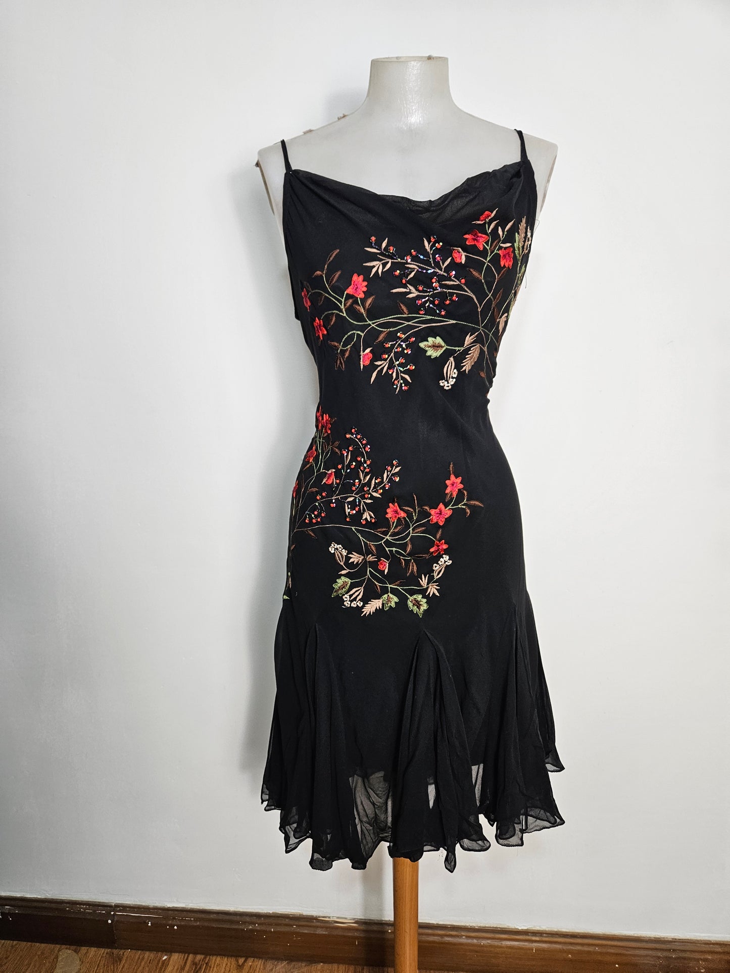 Robe florale noire