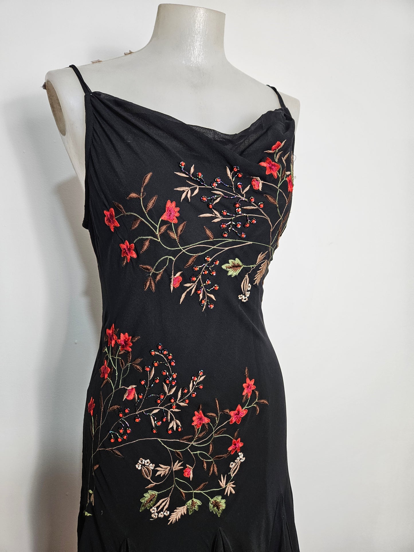 Robe florale noire