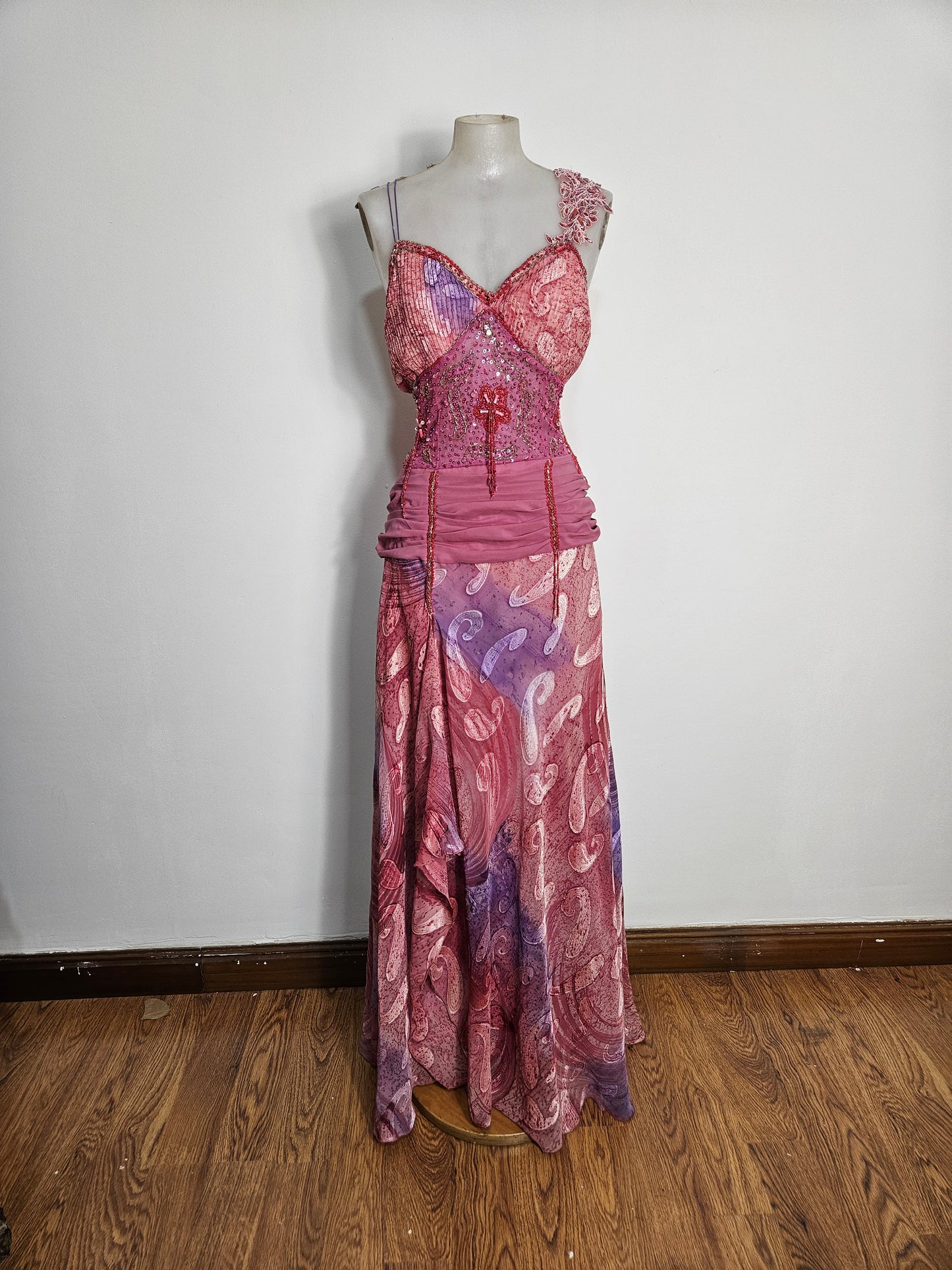 Robe de soirée tons rose, orange, lila