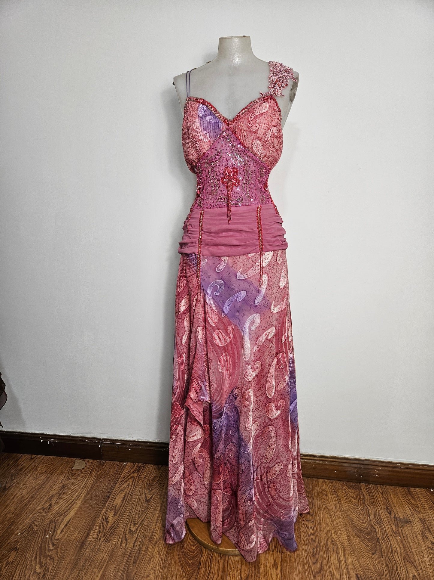 Robe de soirée tons rose, orange, lila