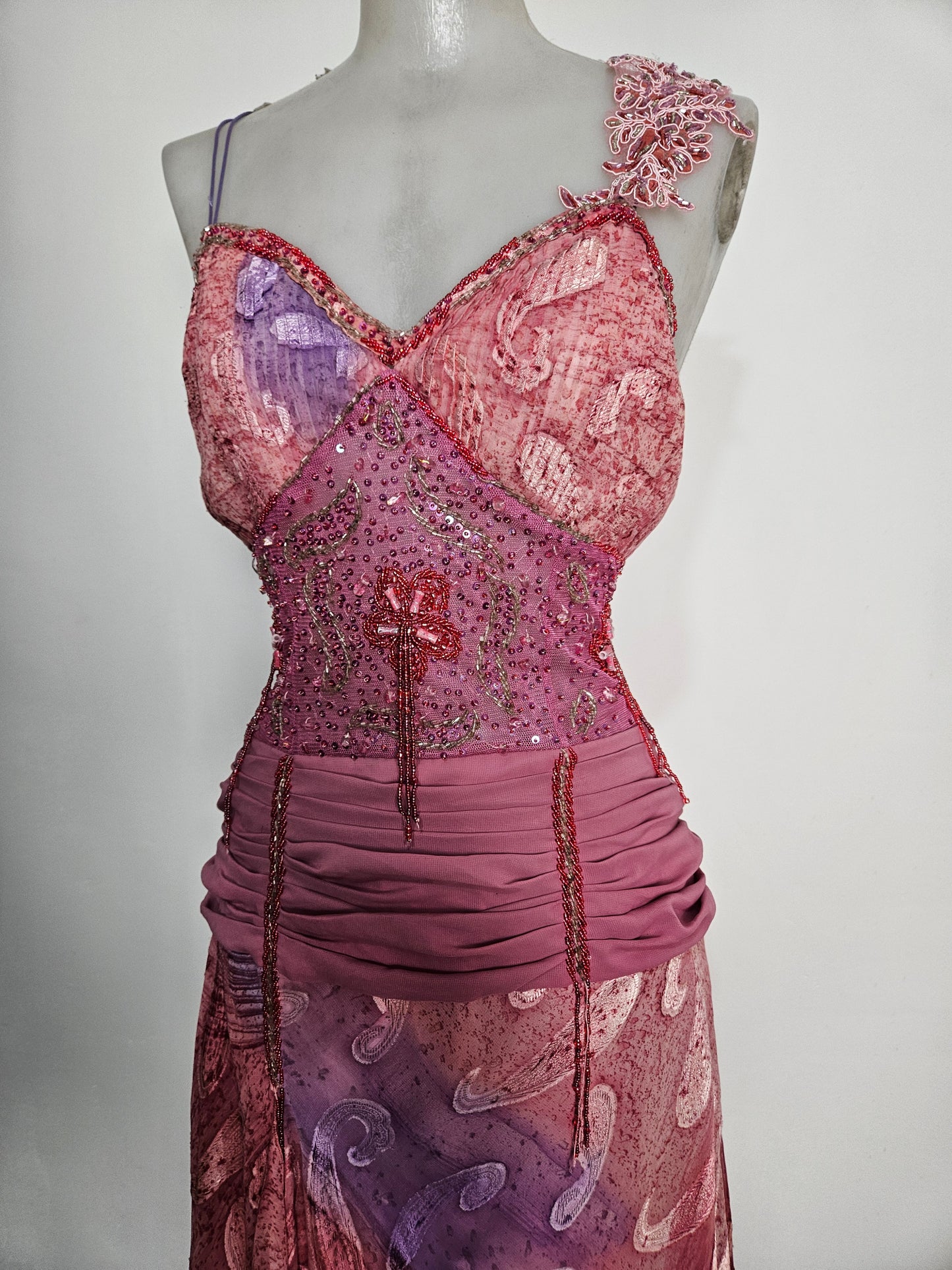 Robe de soirée tons rose, orange, lila